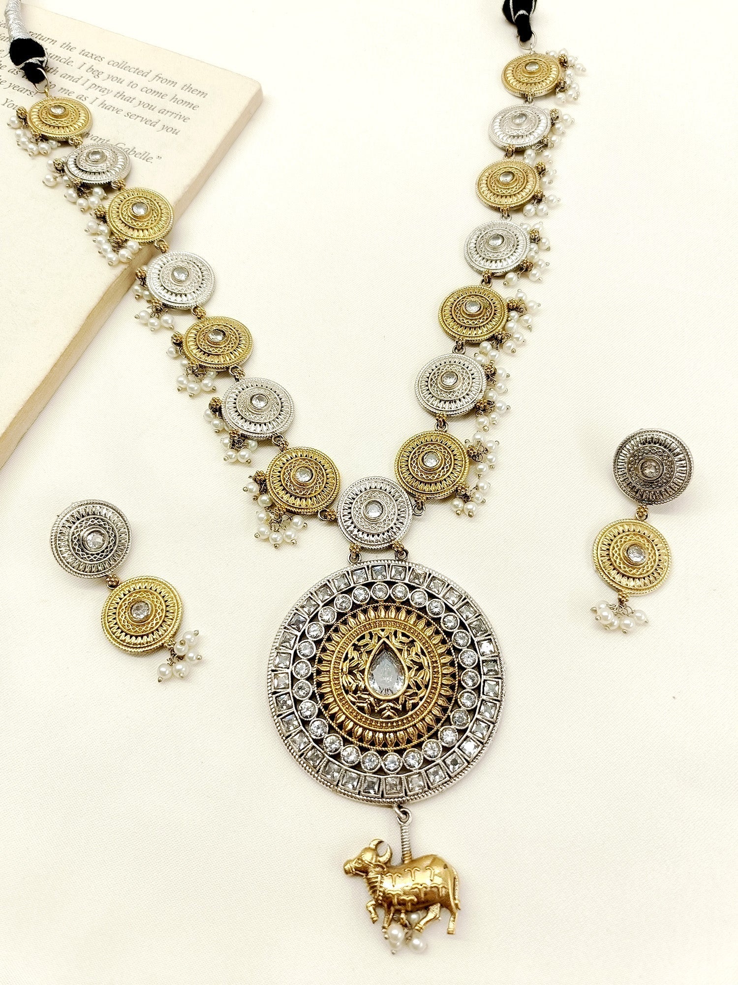 Faheena White Oxidized Necklace Set - qivii