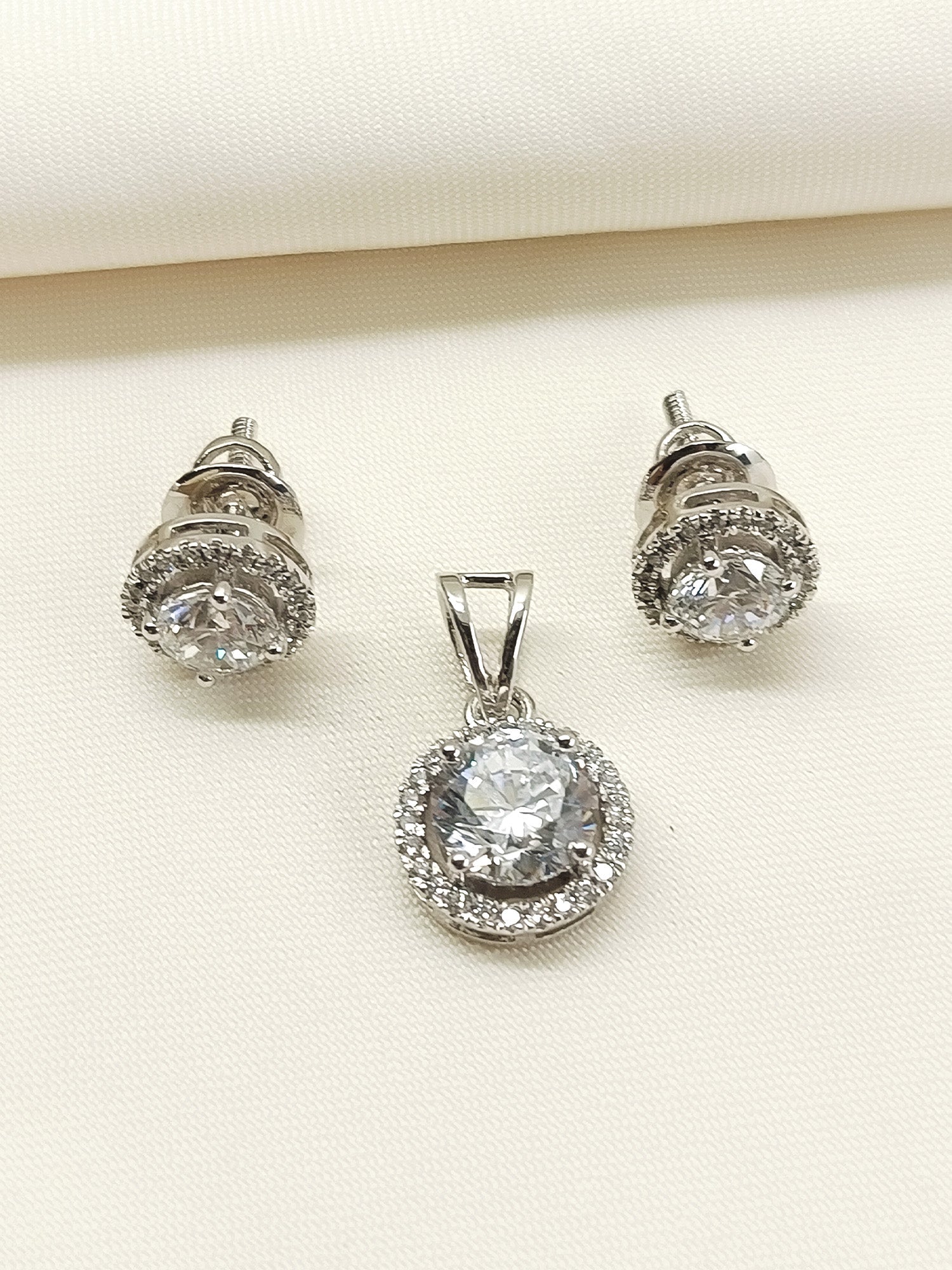 Shreyanvi 92.5 Silver Swarovski Stone Pendant Set
