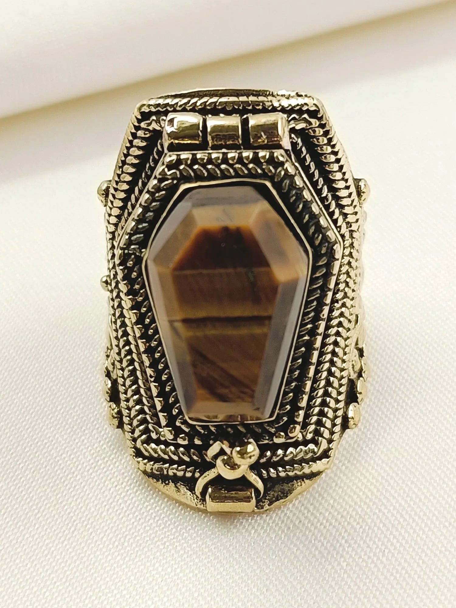 Shamika Brown Western Finger Ring