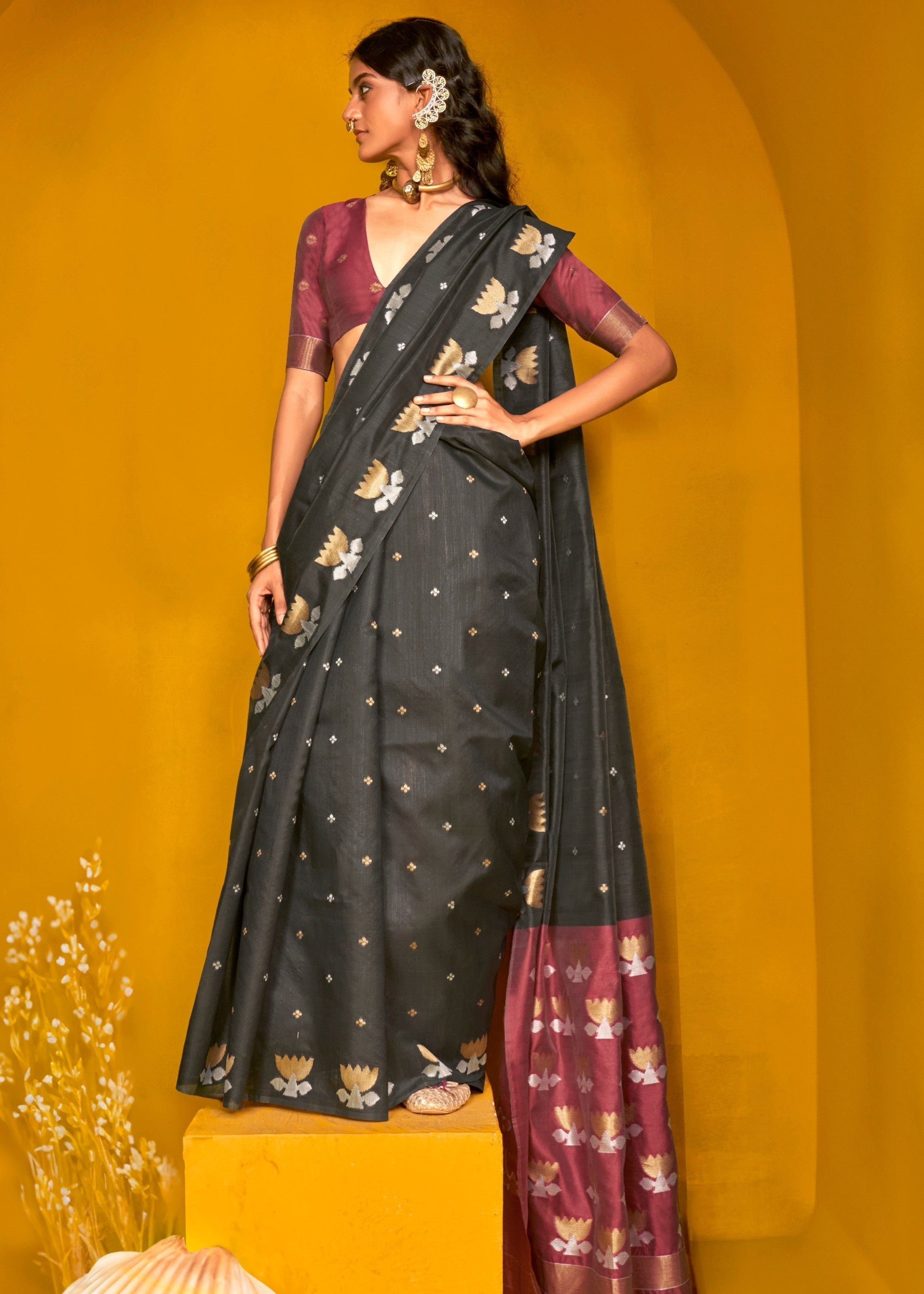Black Tussar Handloom Weaving Silk Saree - qivii