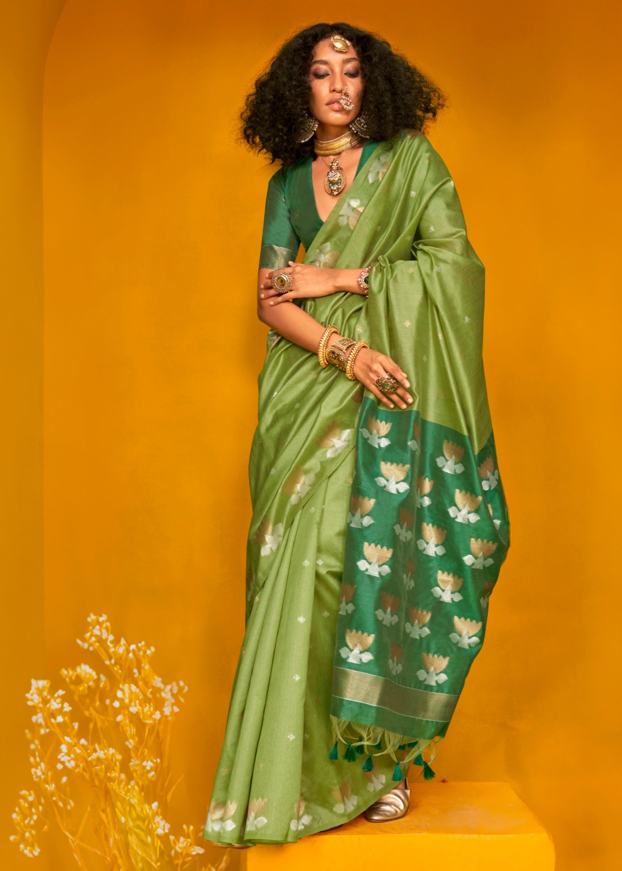 Green Tussar Handloom Weaving Silk Saree - qivii
