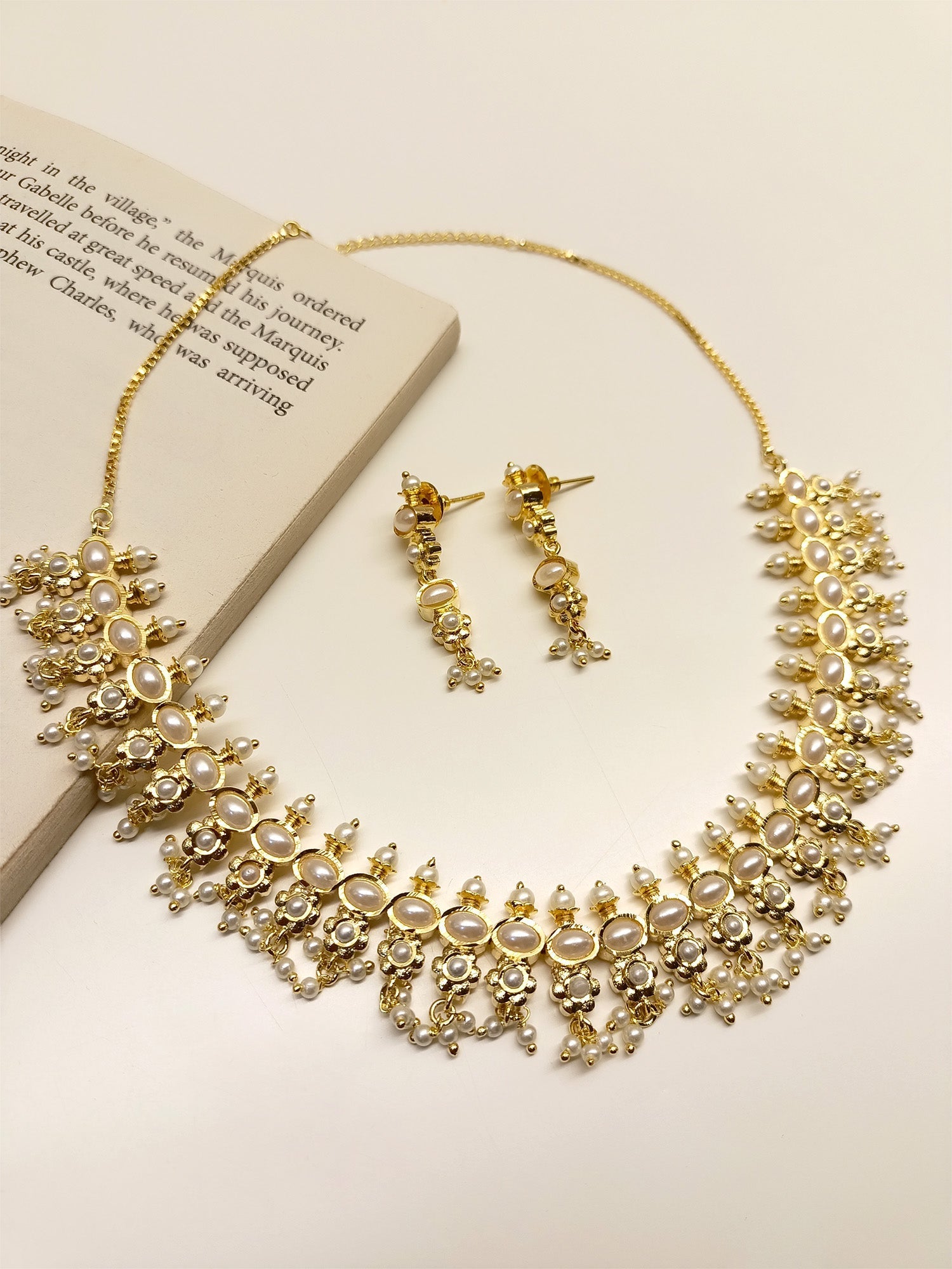 Faguni White Jadau Necklace Set - qivii