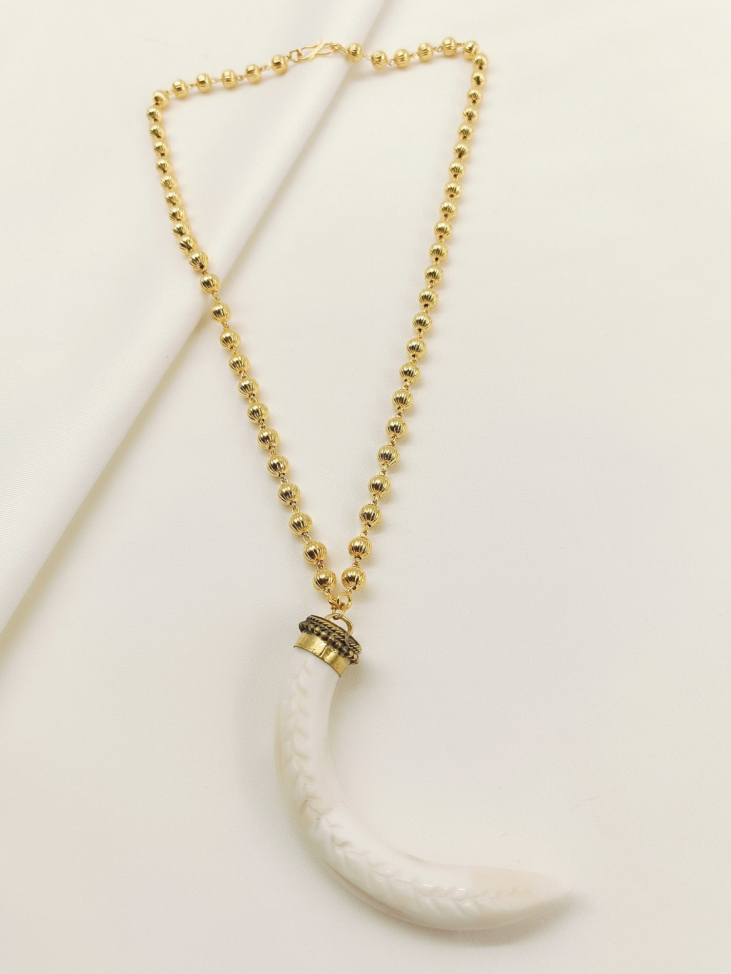 Rumayna White Bone Neckpiece