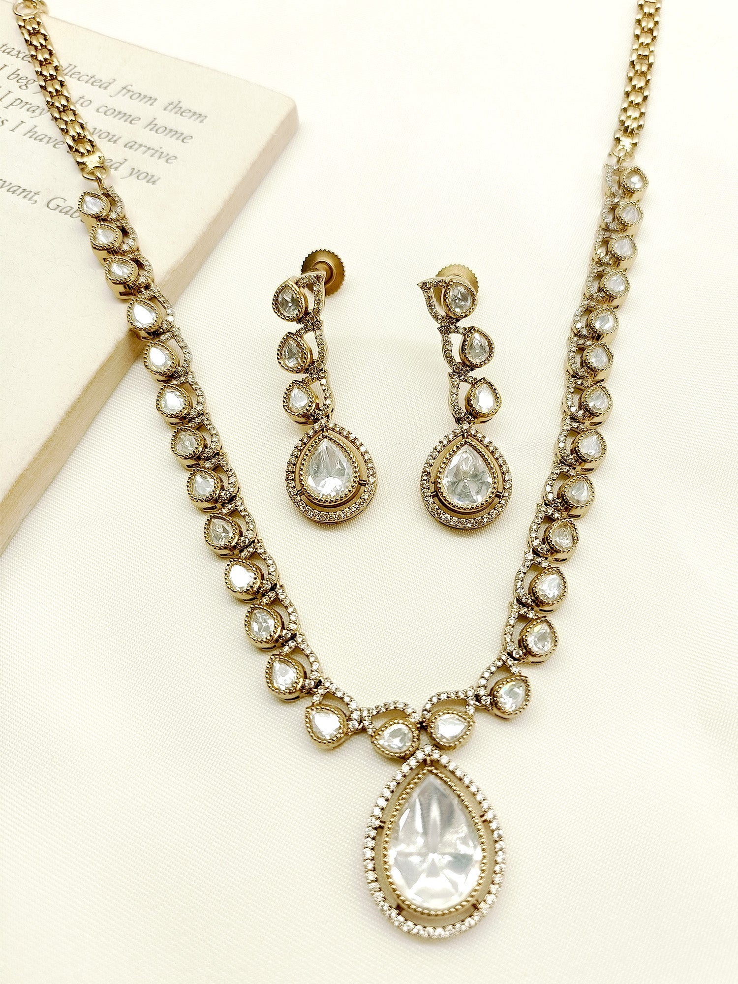 Kaiya White Polki Necklace Set - qivii