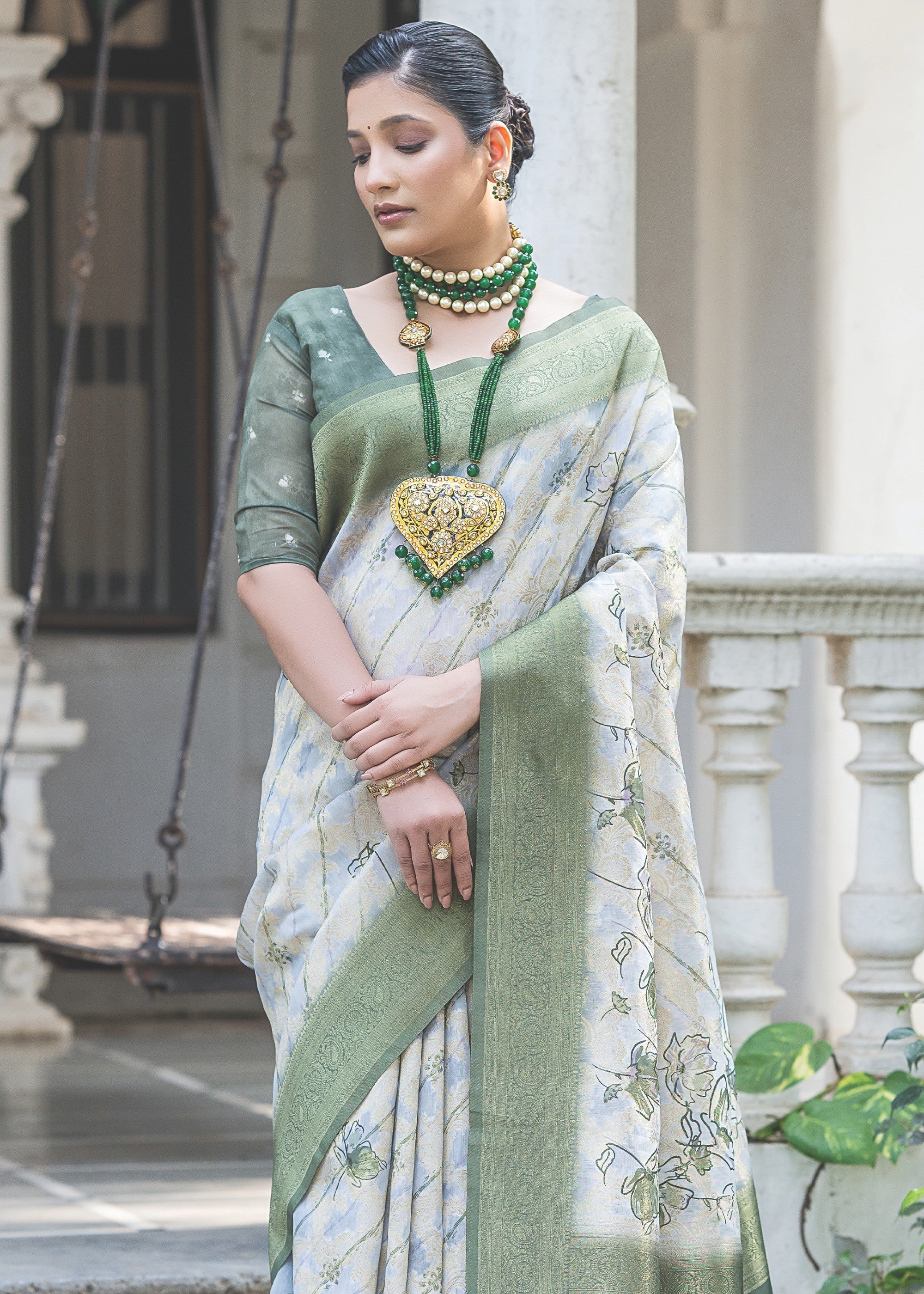 Bluish white Woven Silk Saree with Contrast Pallu - qivii