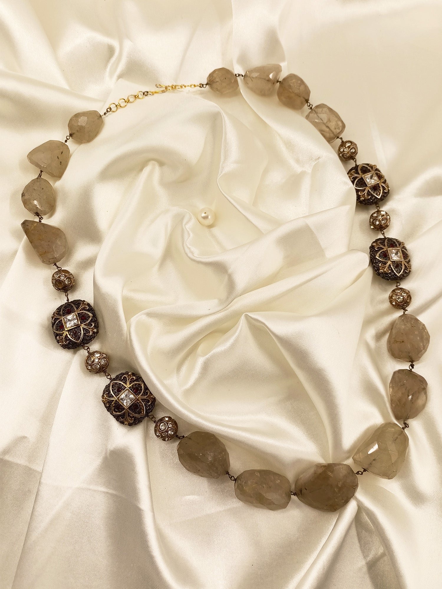 Kyara White Quartz Necklace - qivii
