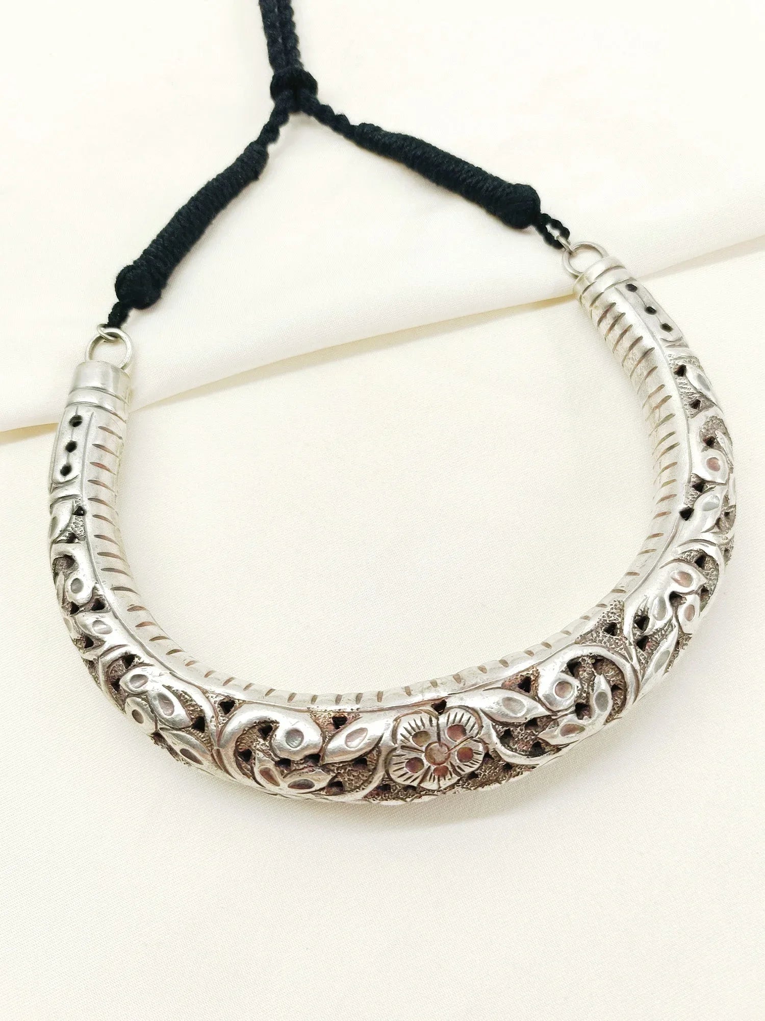 Ishira Plain Men's Neckpiece