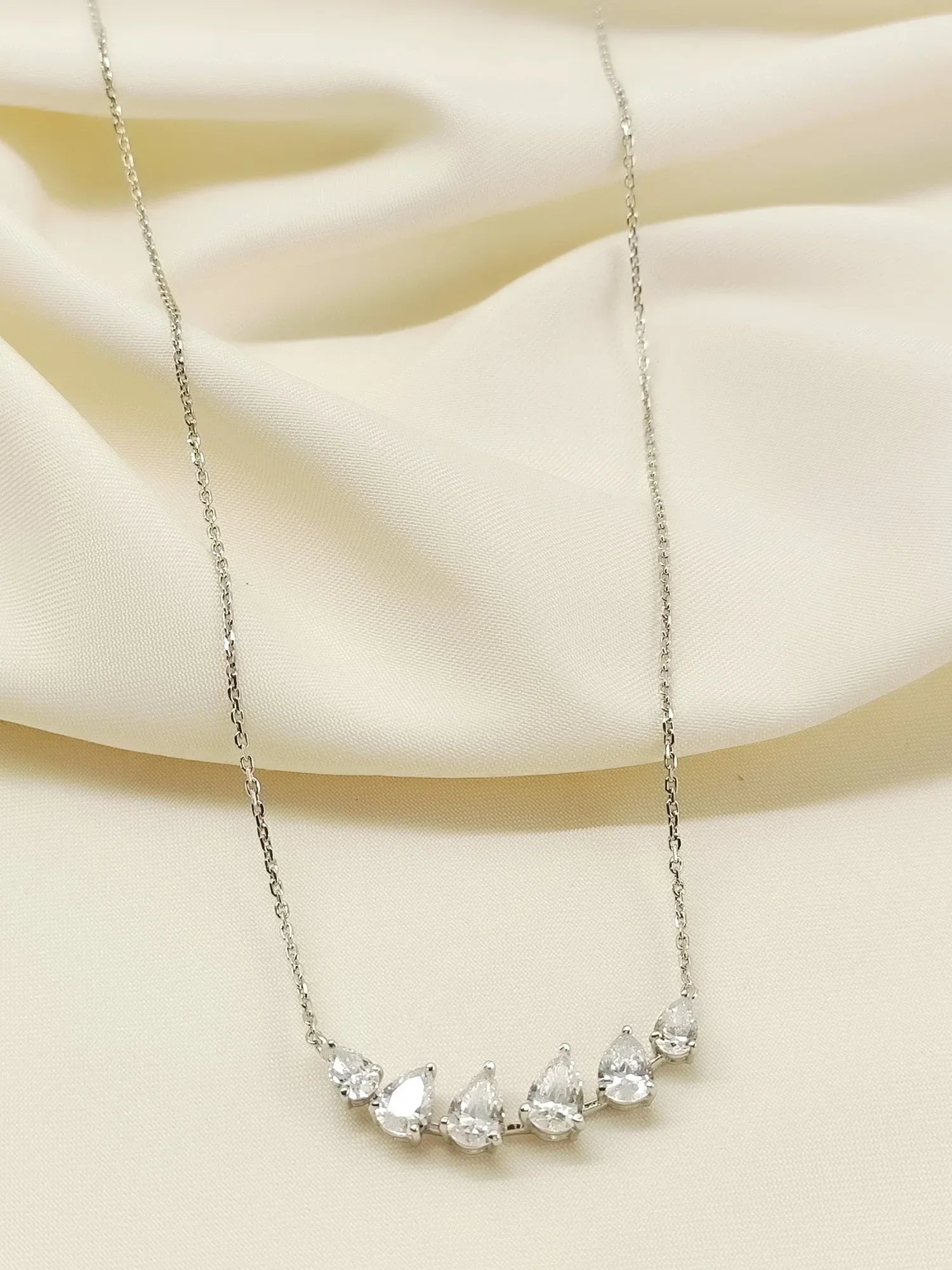 Taruna 92.5 Silver Swarovski Stone Pendal