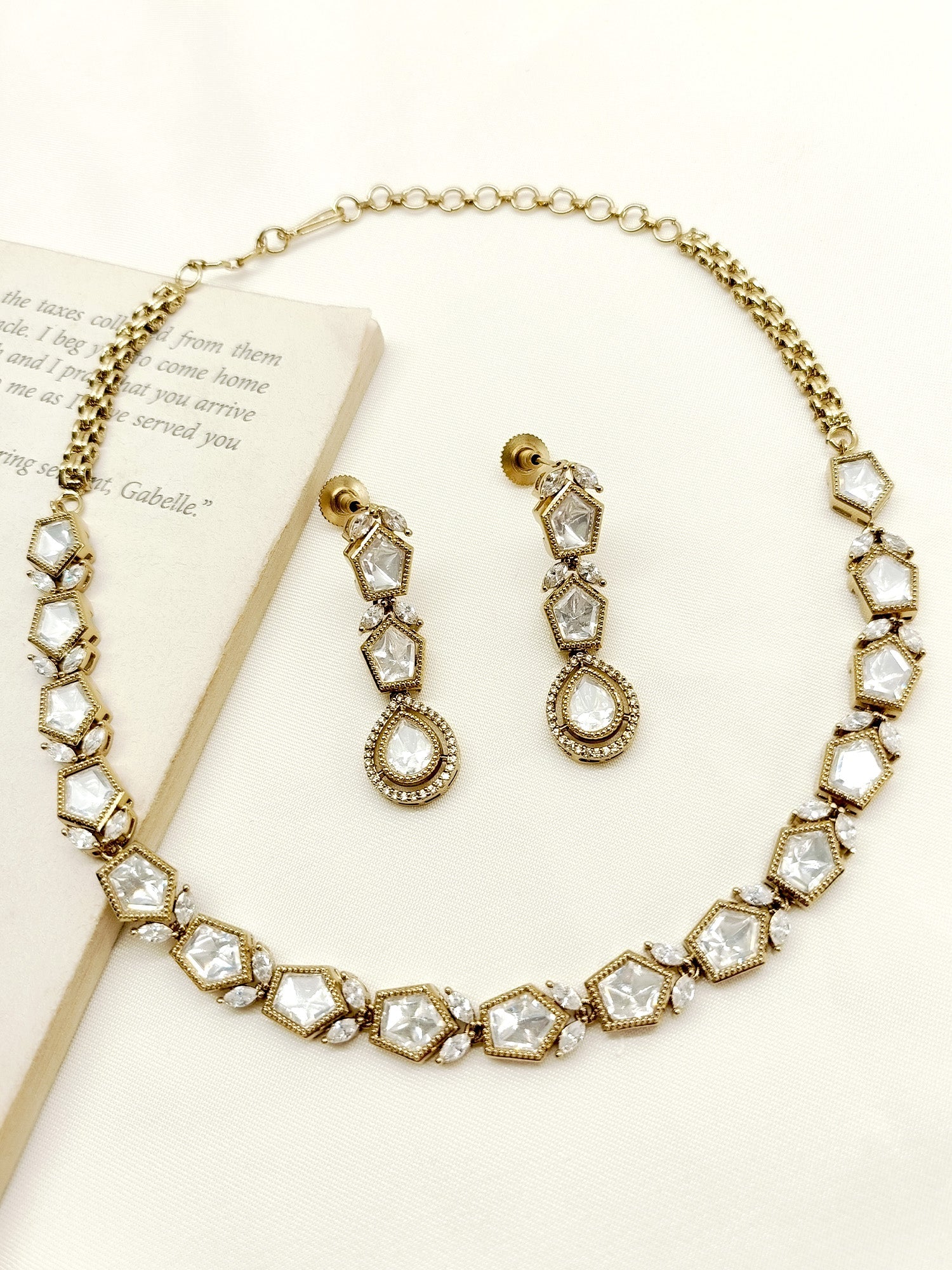 Kartik White Polki Necklace Set - qivii