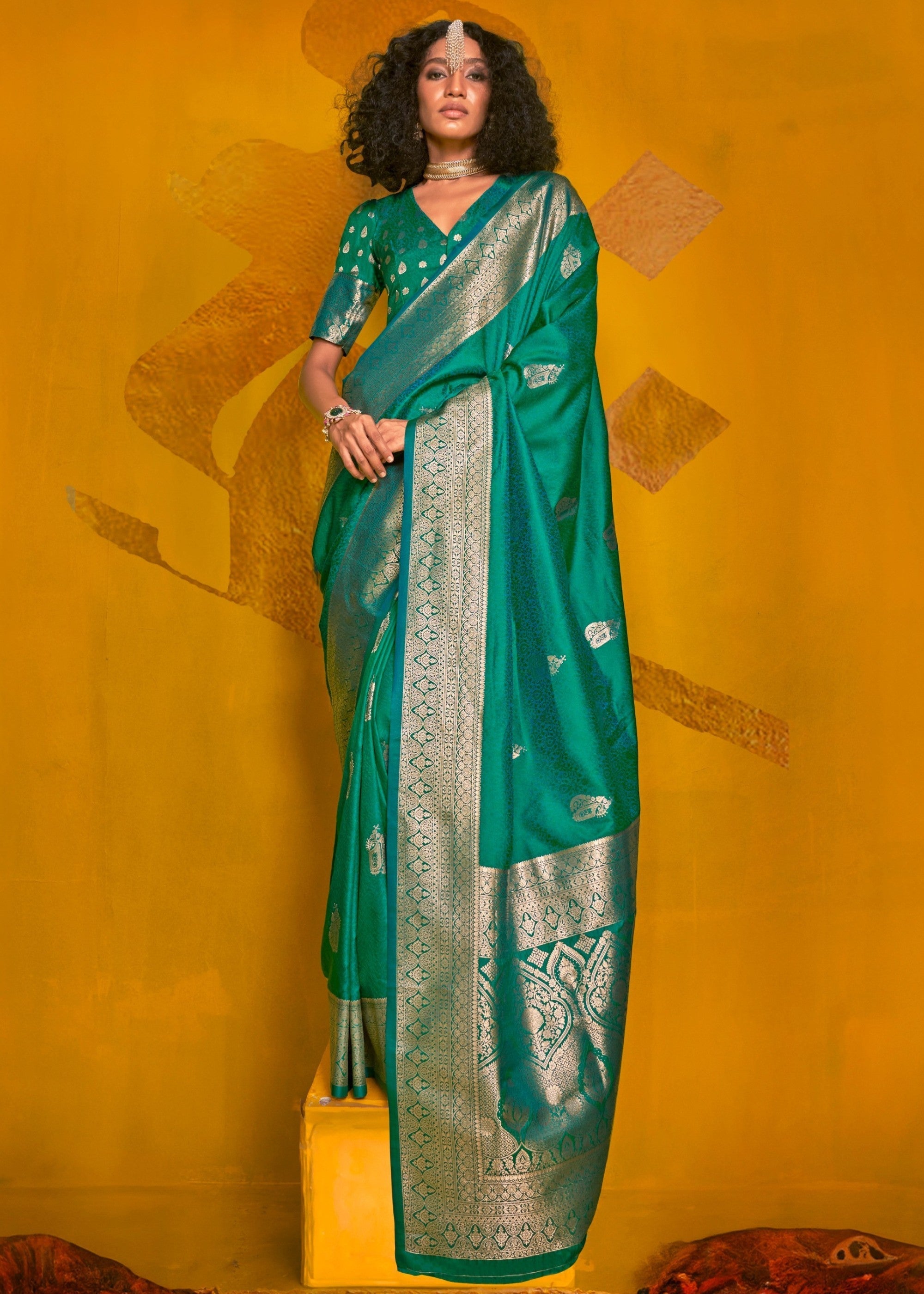Cadmium green Two Tone Handloom Weaving Silk Saree : Top Pick - qivii