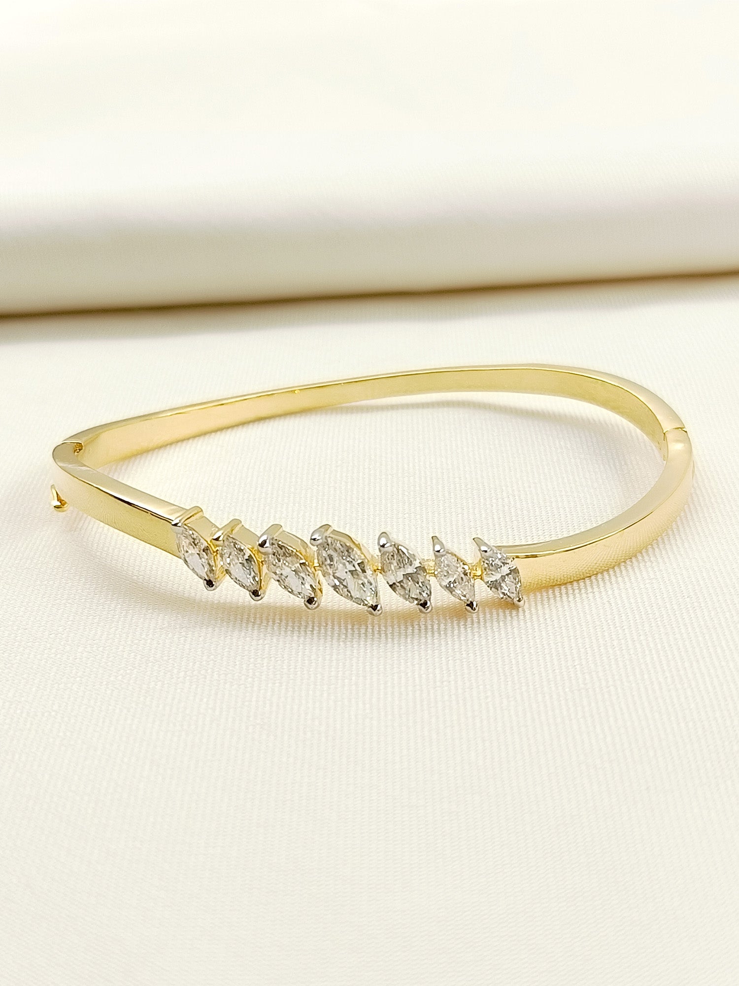 Meera 92.5 Silver Swarovski Stone Bracelet - qivii