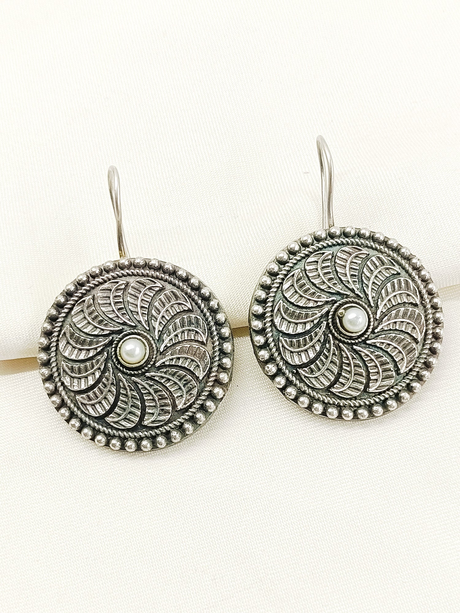 Hamsini Plain Oxidized Earcuff