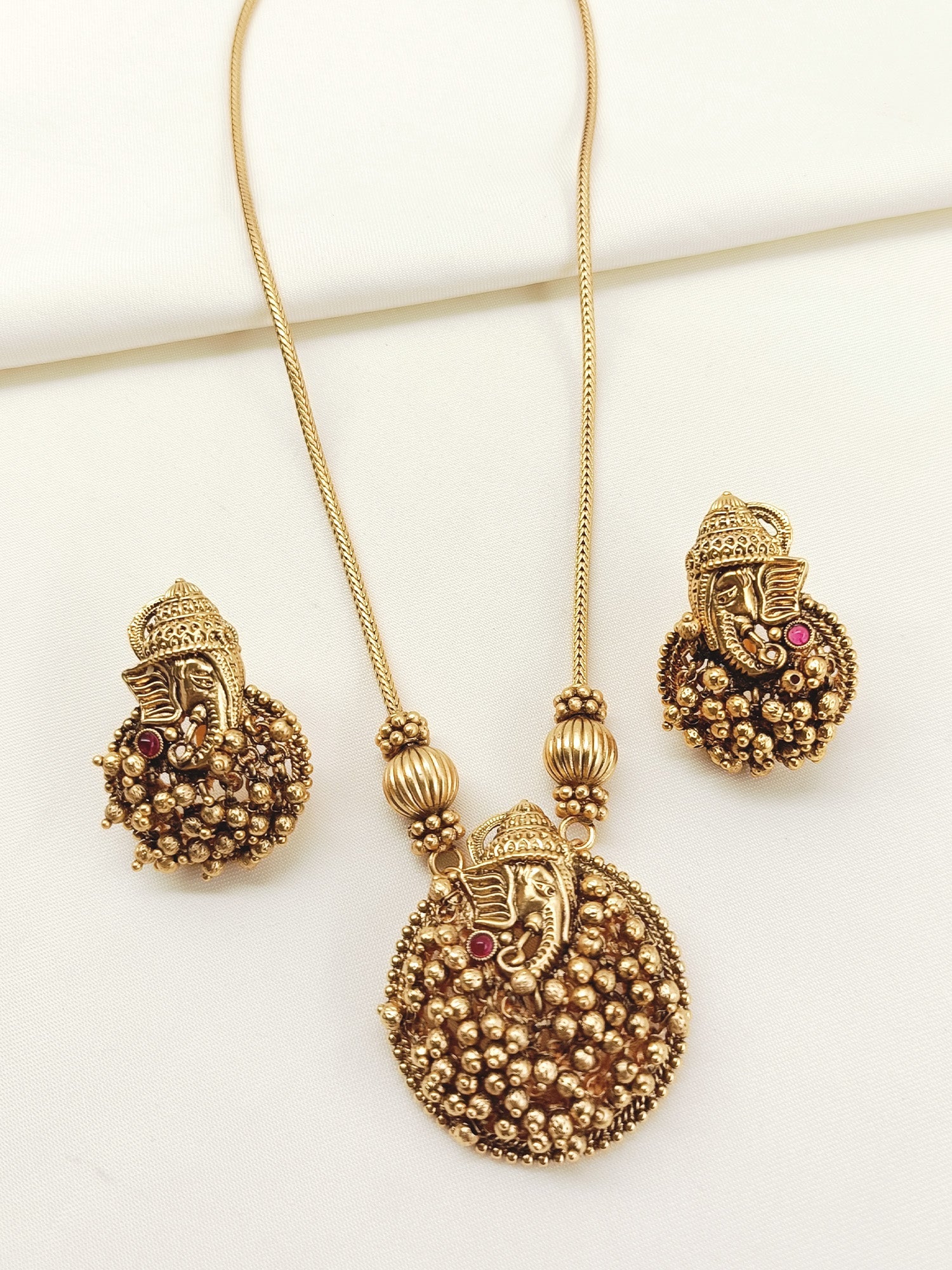 Pratiksha Plain Antique Pendant Set