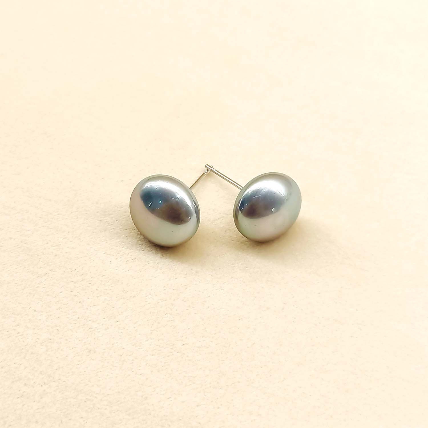 Harleen Grey Natural Pearl Stud - qivii