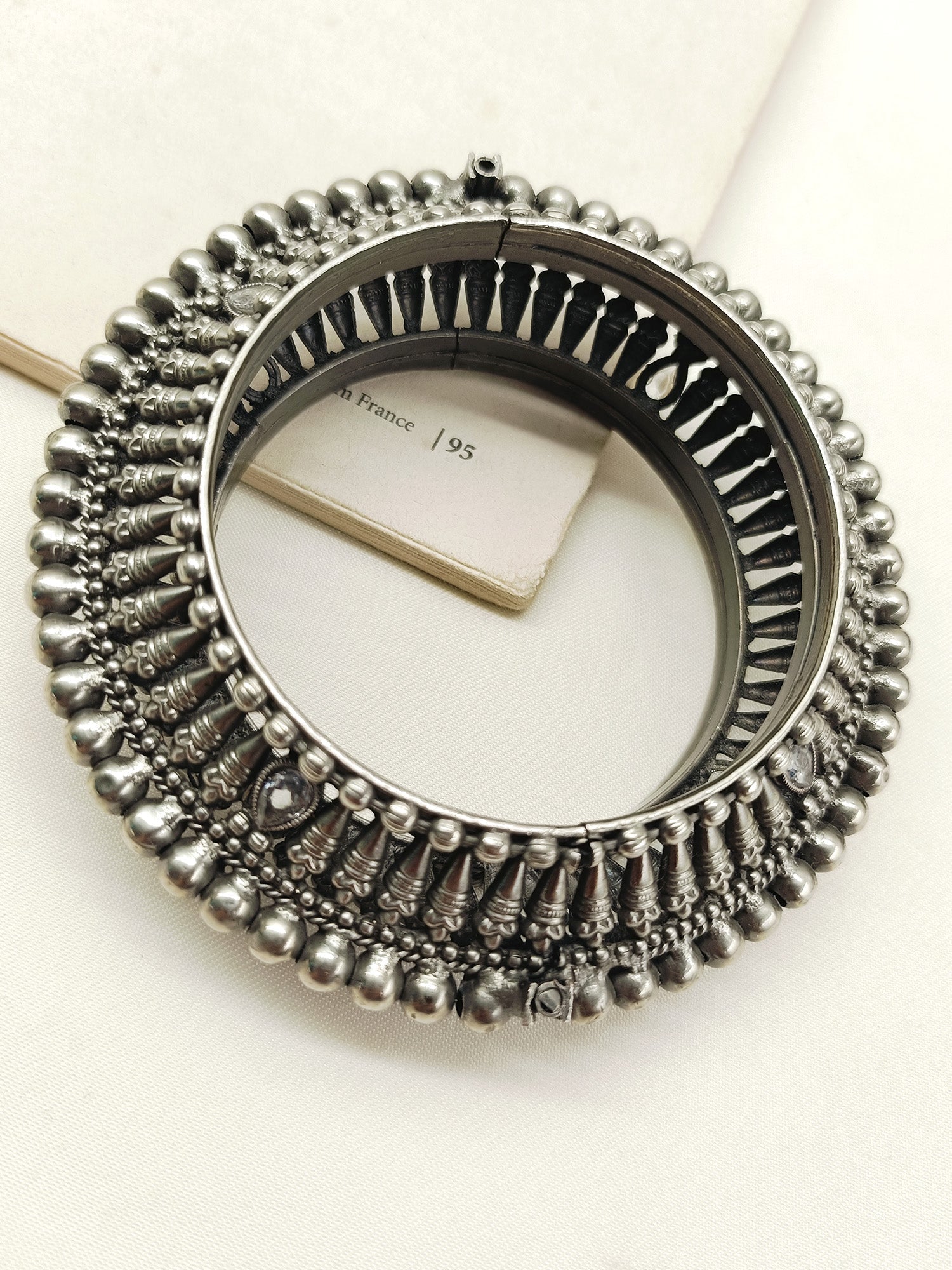 Yuvanya Plain Oxidized Kada