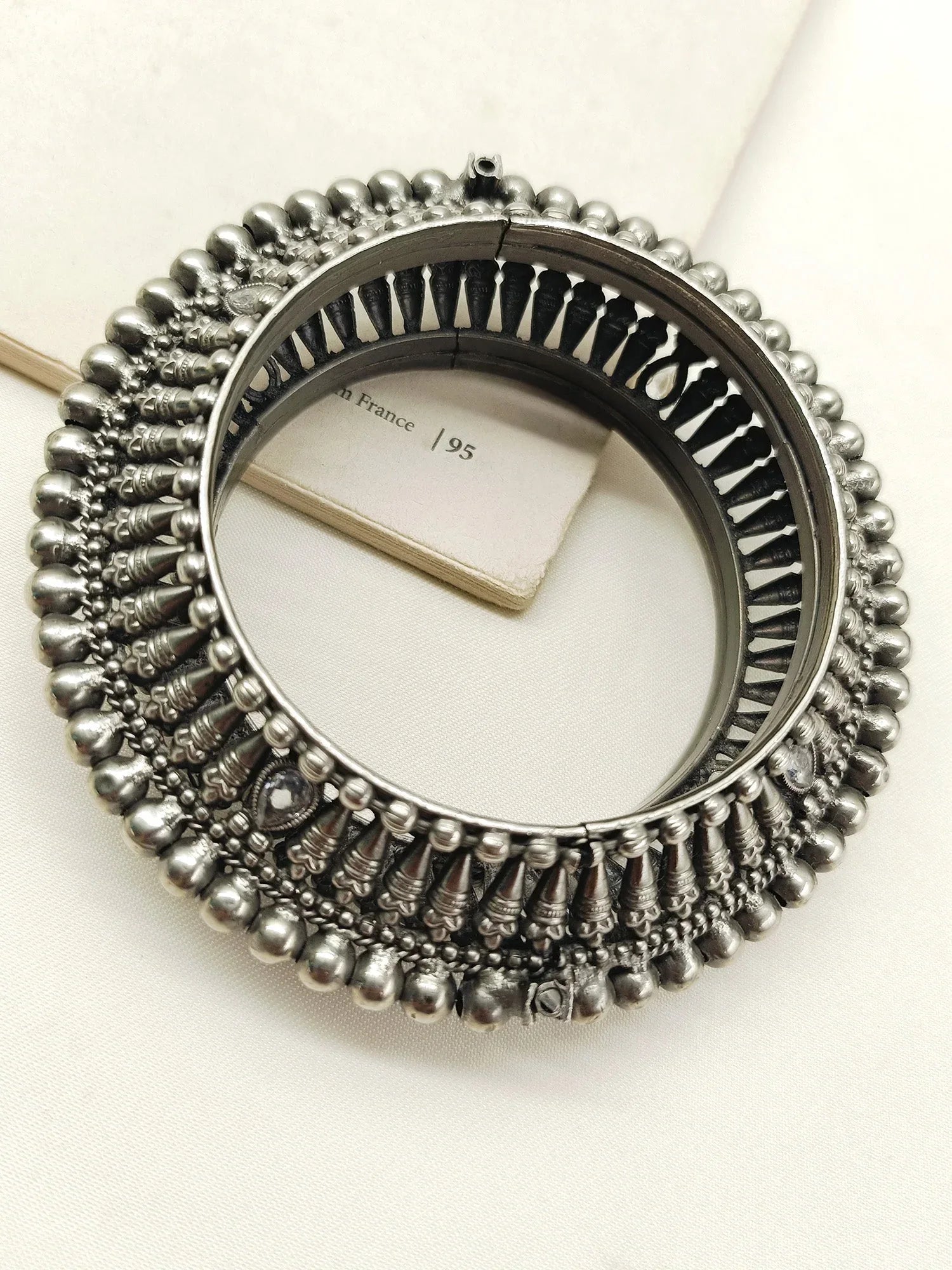 Yuvanya Plain Oxidized Kada