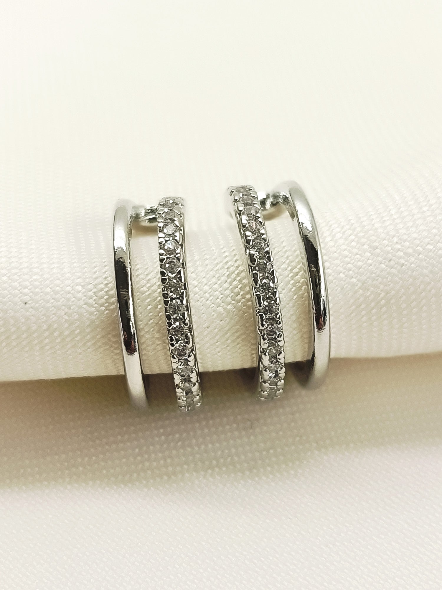 Kaash White American Diamond Earcuff