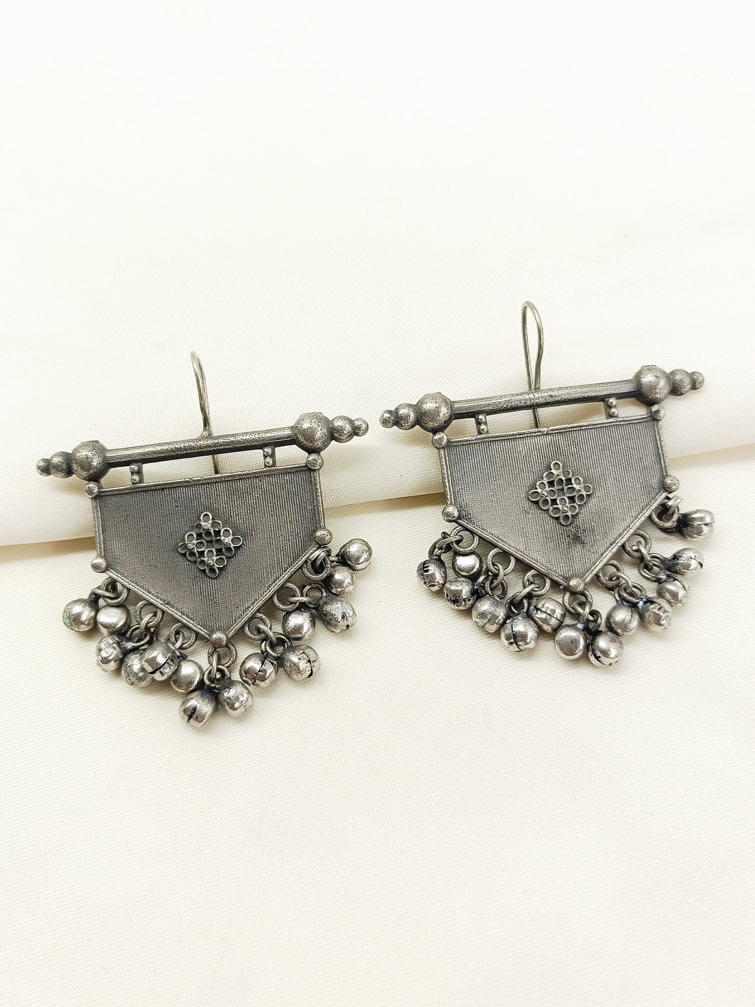 Writu Plain Oxidized Earring