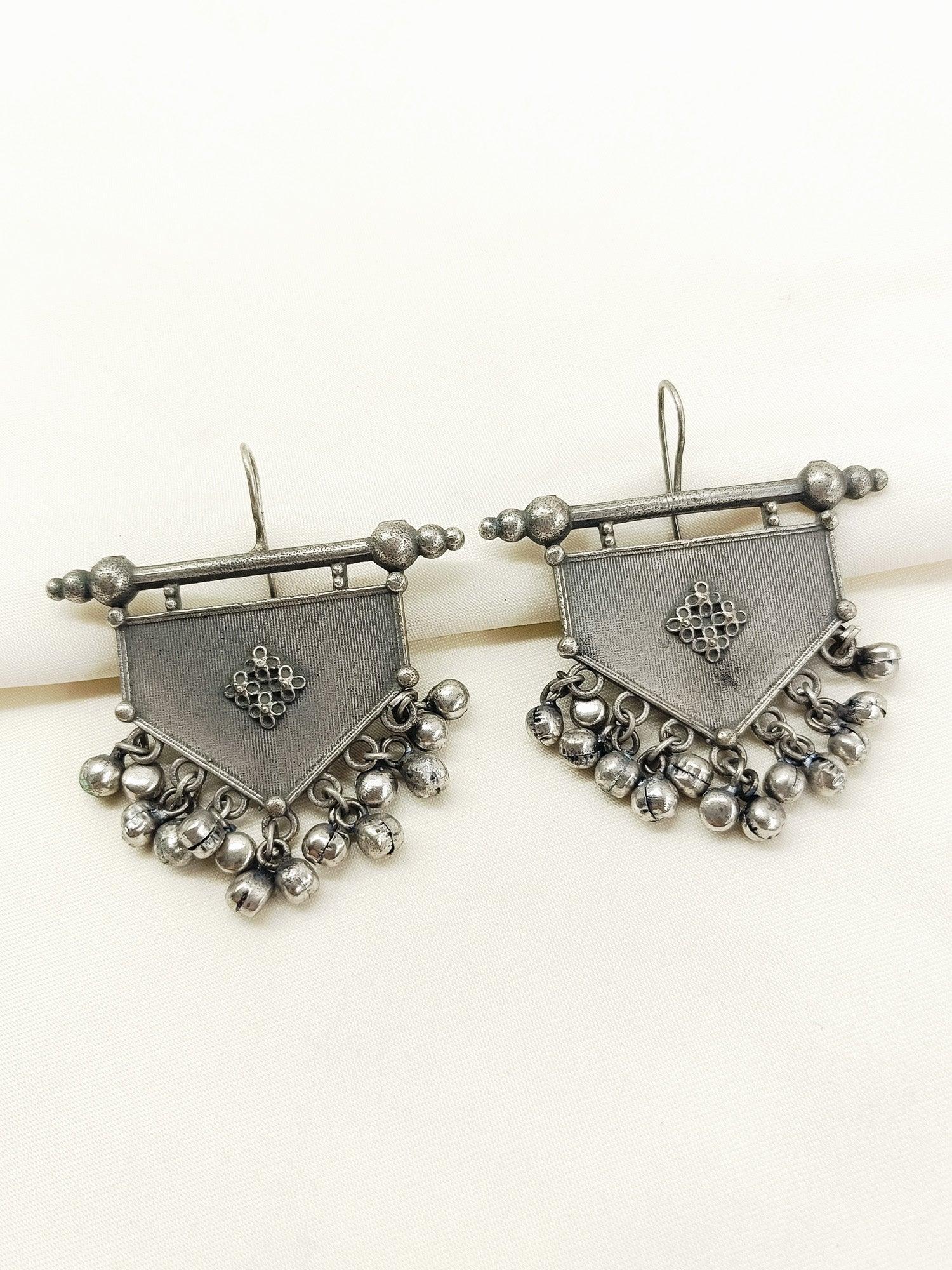 Writu Plain Oxidized Earring