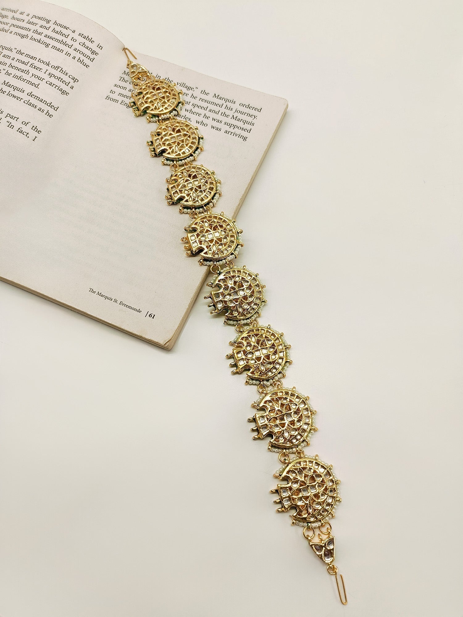 Nagma White Kundan Sheeshpatti - qivii