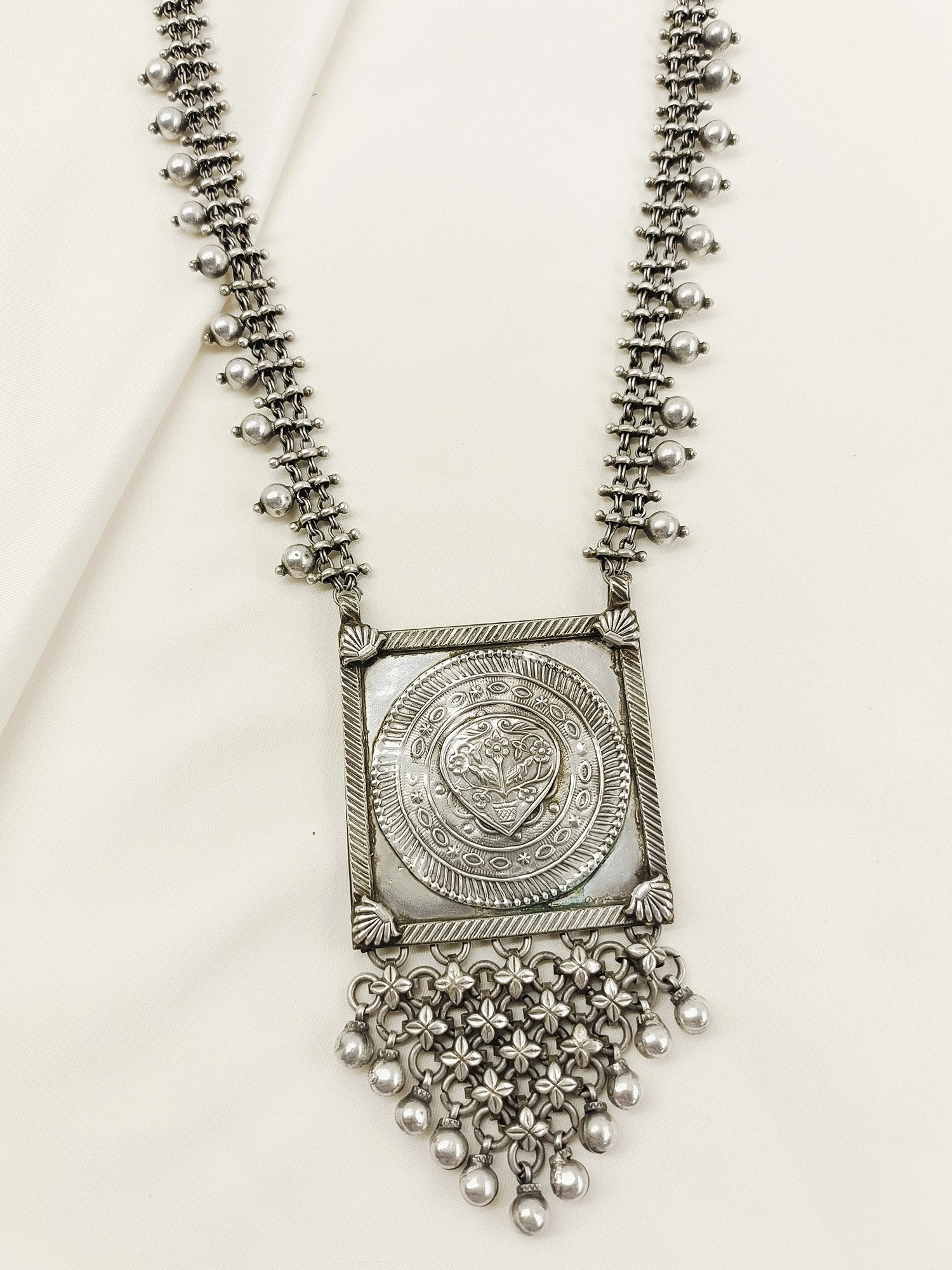 Kirti Plain Oxidized Neckpiece