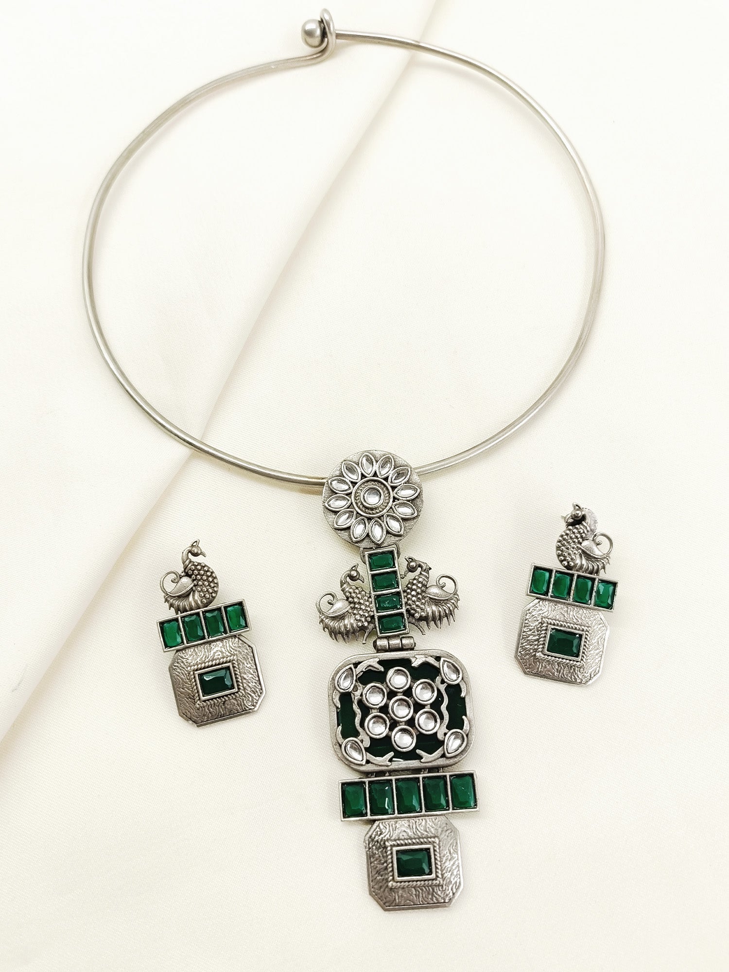 Ishi Green Oxidized Hasli Style Necklace Set