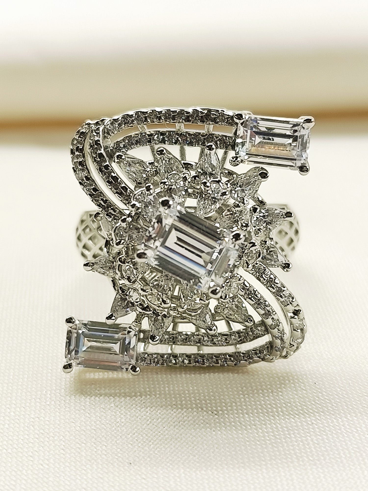 Gesa 92.5 Silver American Diamond Finger Ring