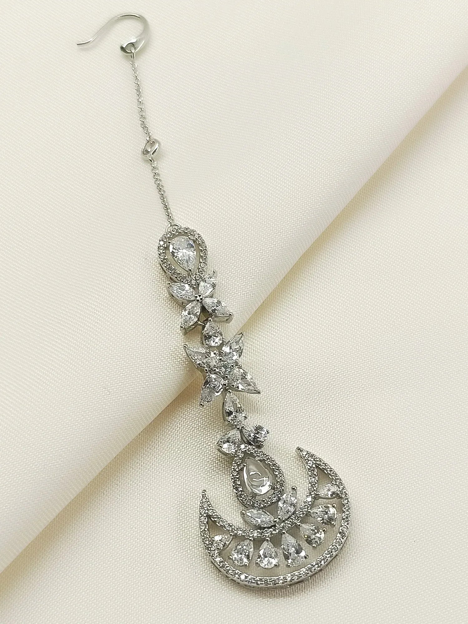 Geet White American Diamond Teeka