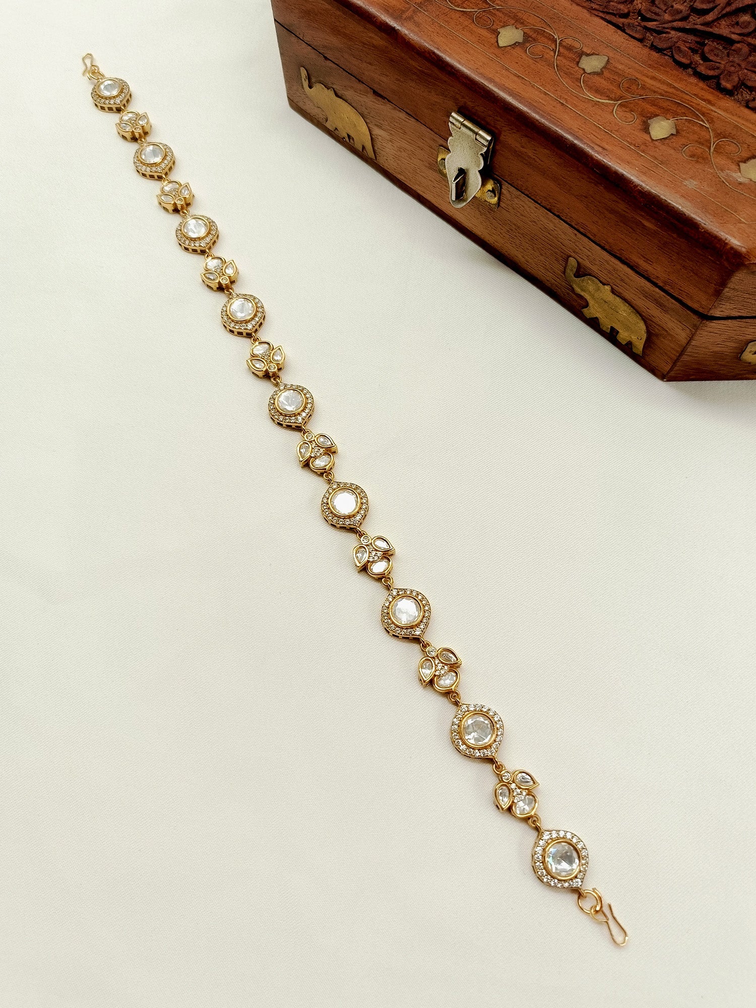 Ragani White Kundan Sheeshpatti