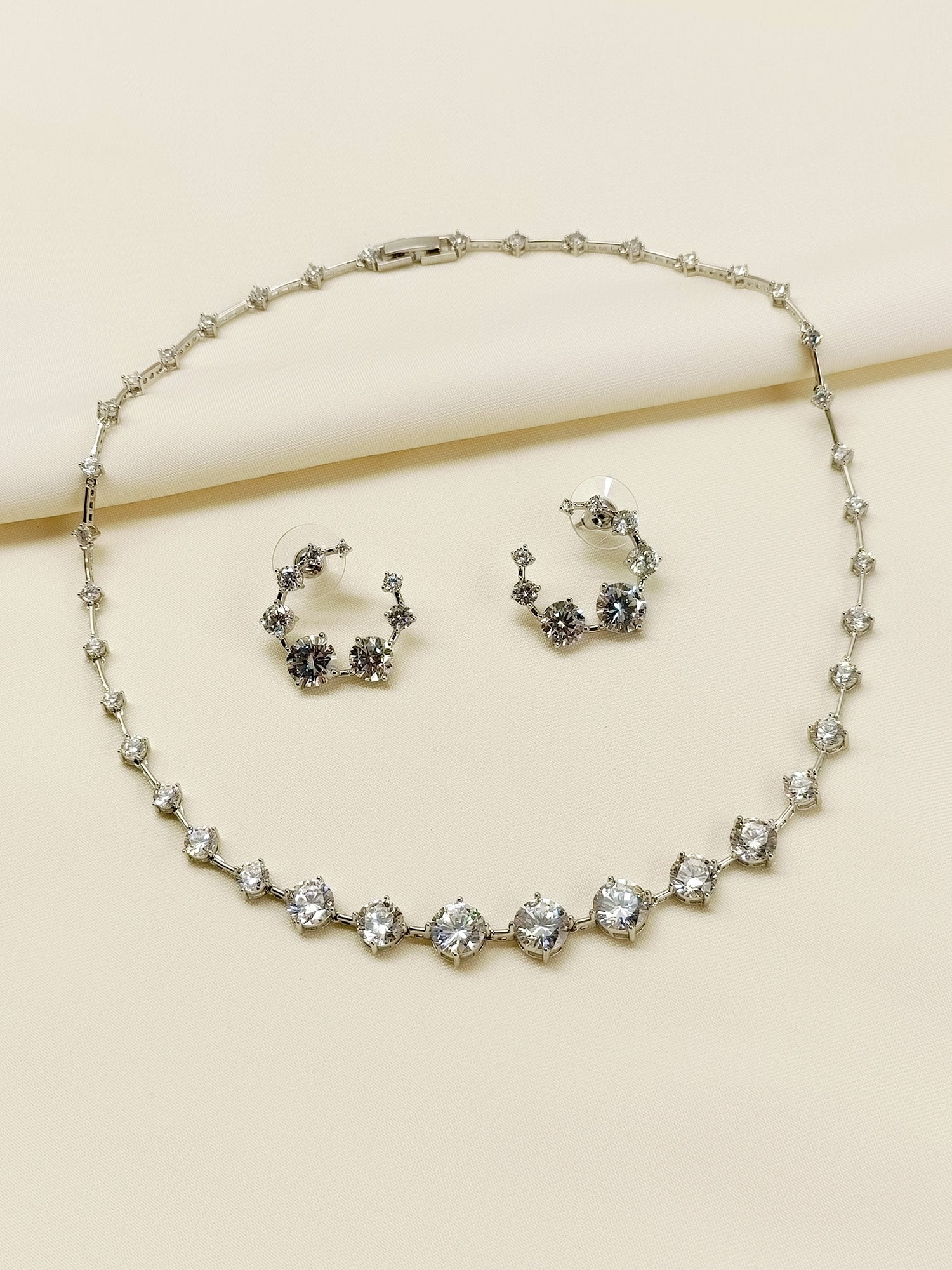 Shravya White American Diamomd Necklace Set