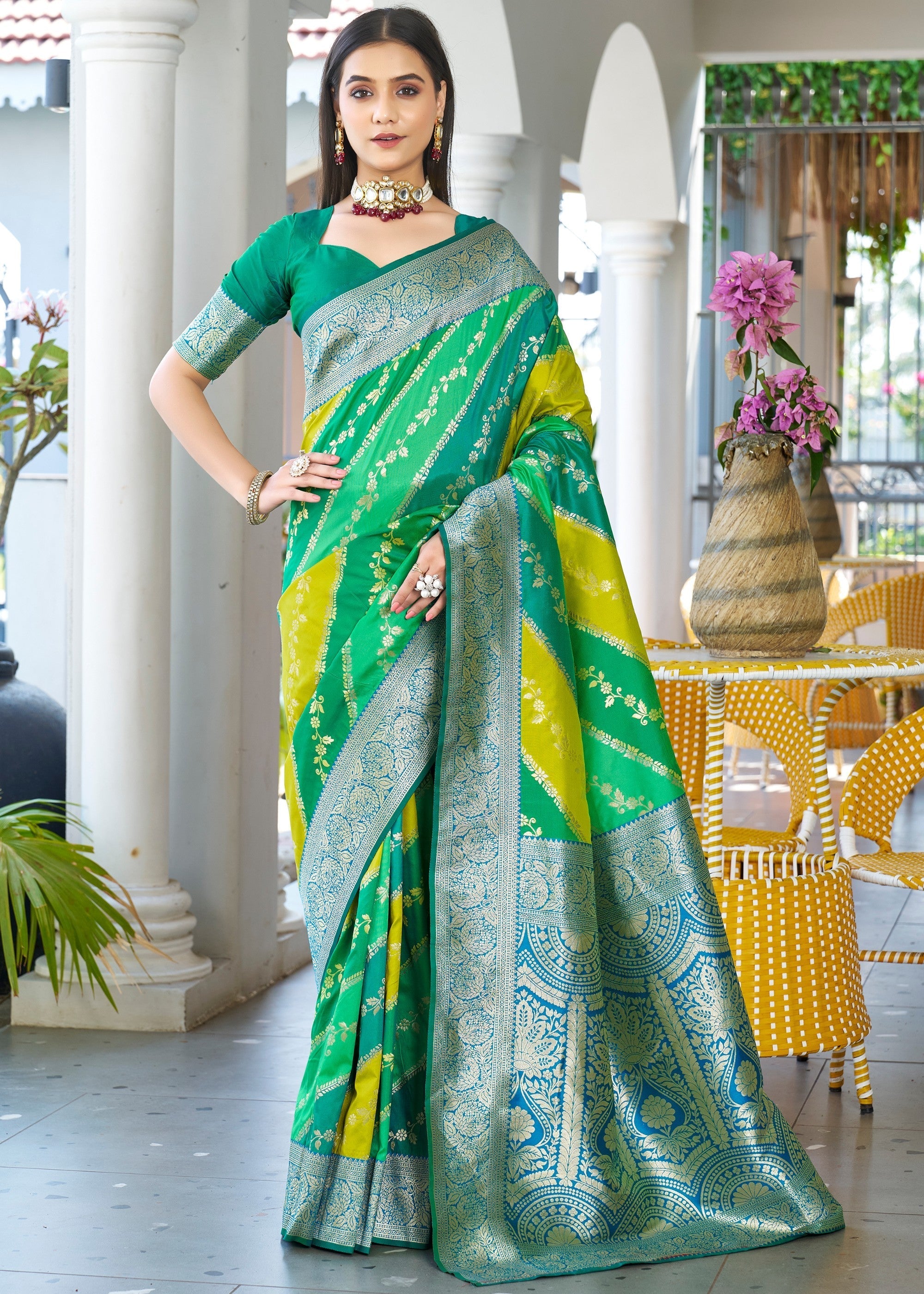 Green Leriya Zari Woven Banarasi Silk Saree With Contrast Pallu - qivii