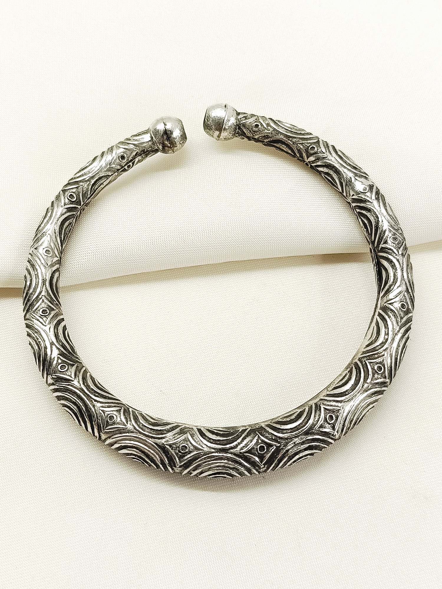 Pravardhini Plain Oxidized Bracelet