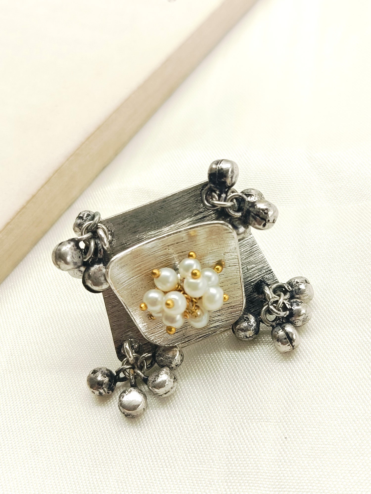 Idha Cream Oxidized Finger Ring - qivii