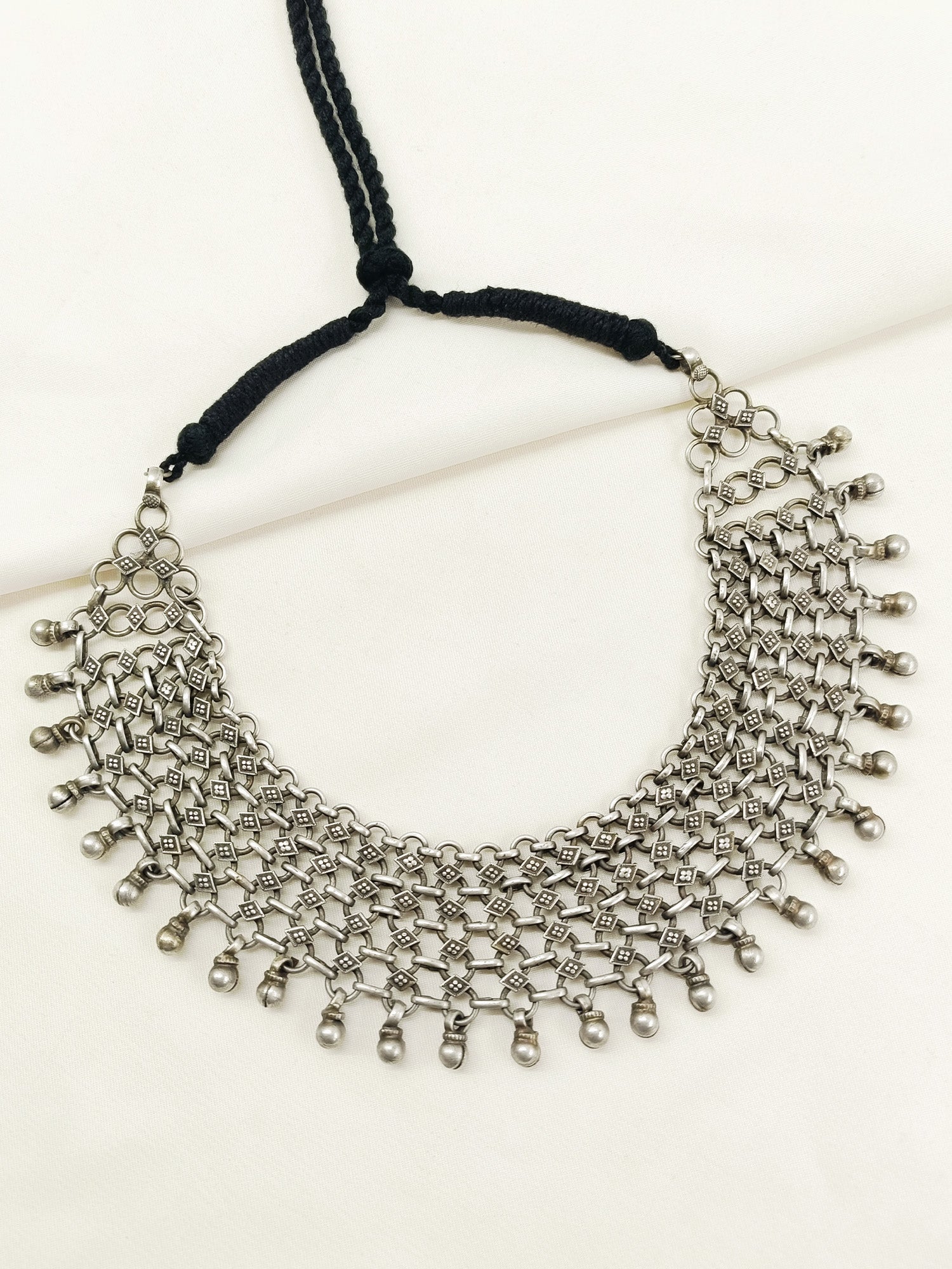 Trayi Plain Oxidized Neckpiece