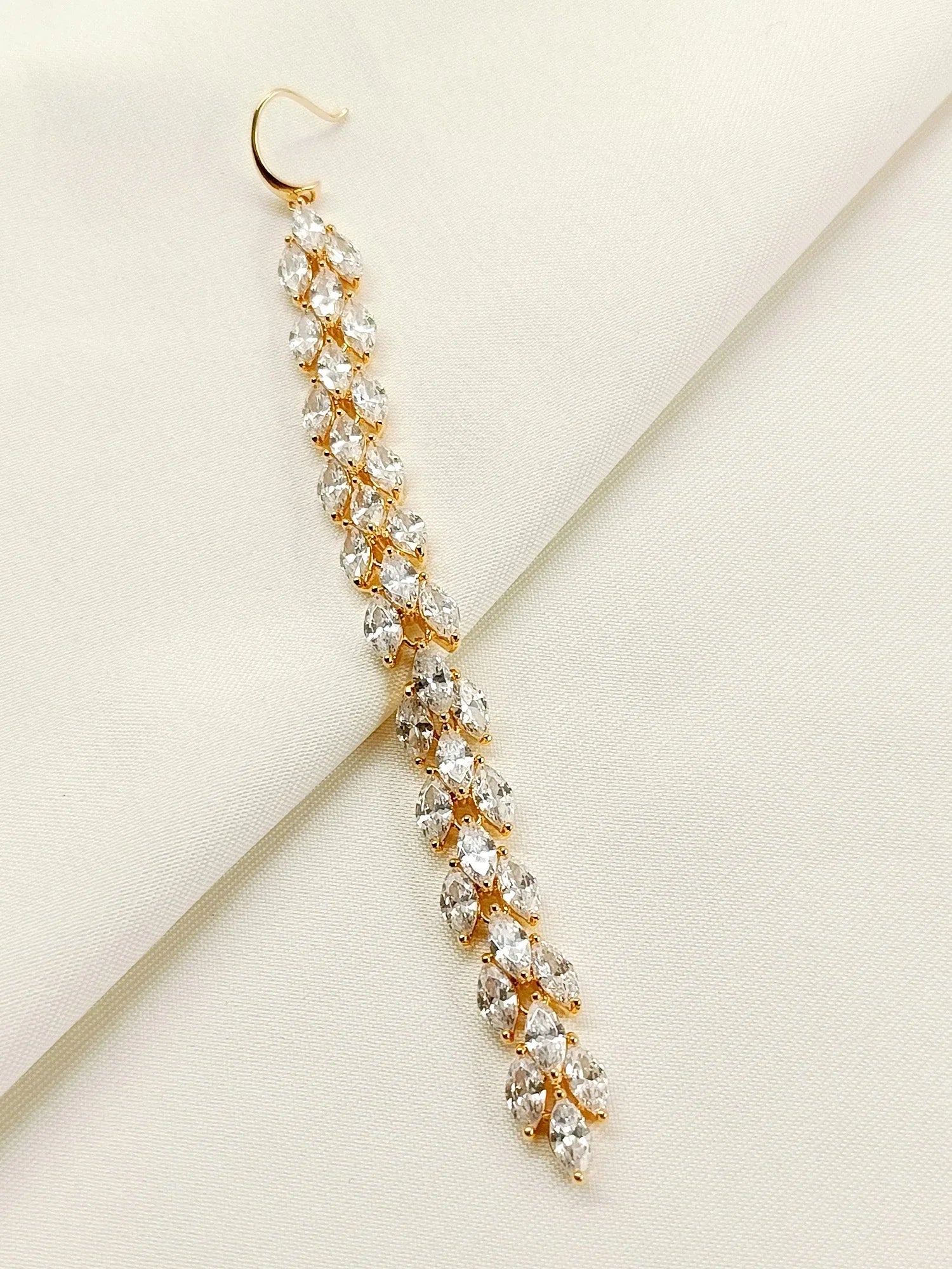Aakriti White American Diamond Teeka