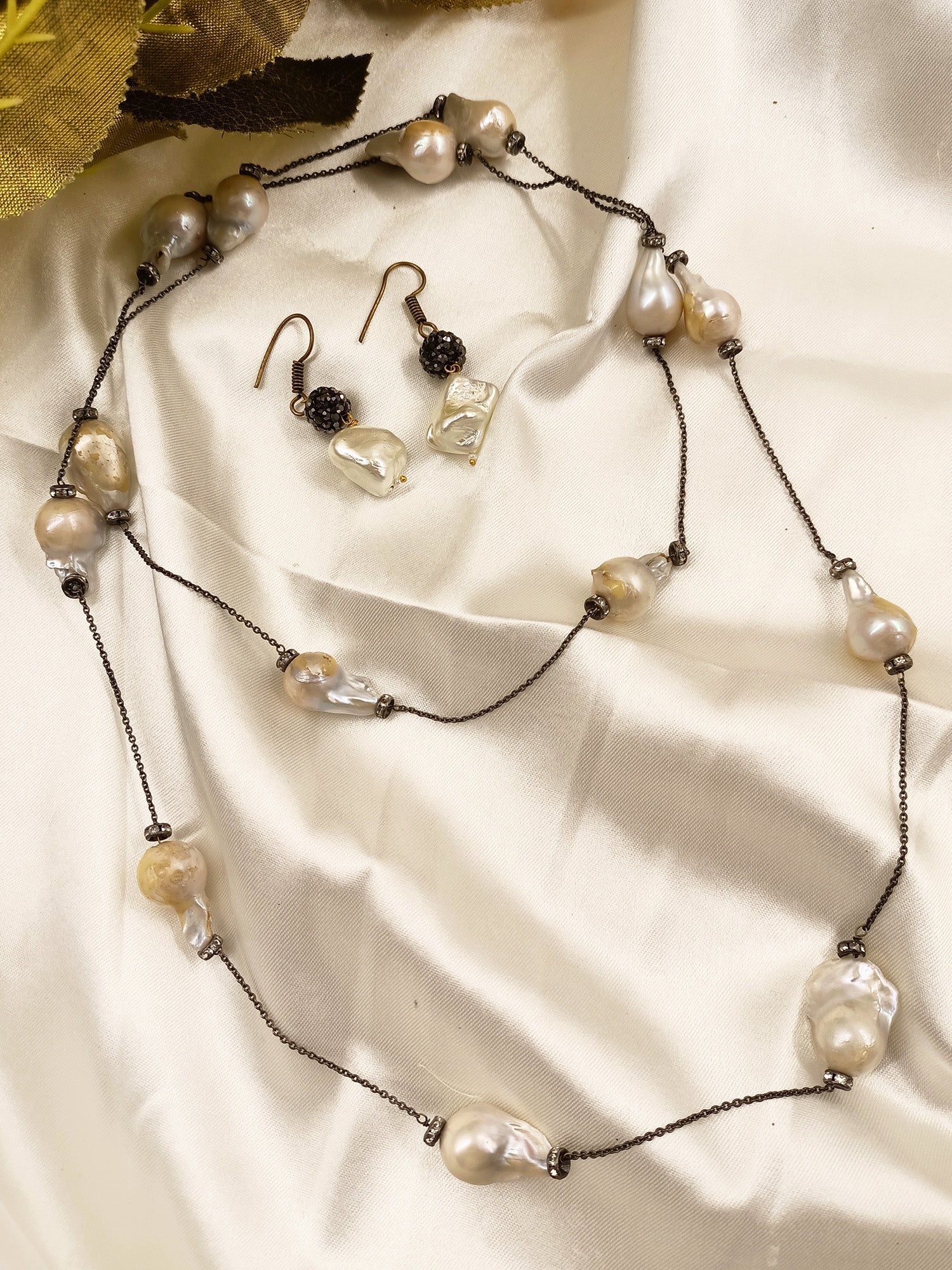 Nishtha Mother Of Pearl Long Chain Set - qivii