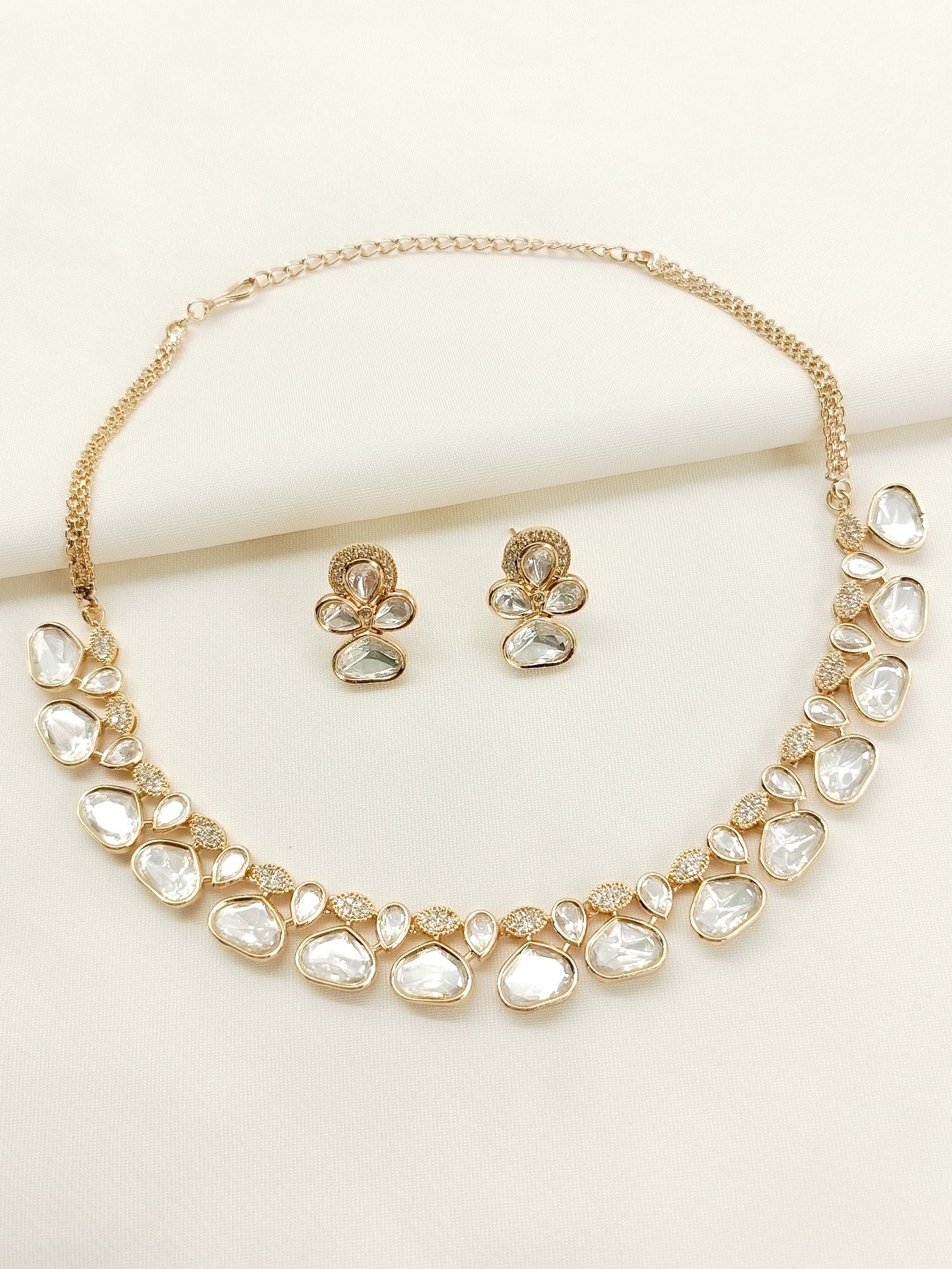 Giva White Kundan Necklace Set - qivii