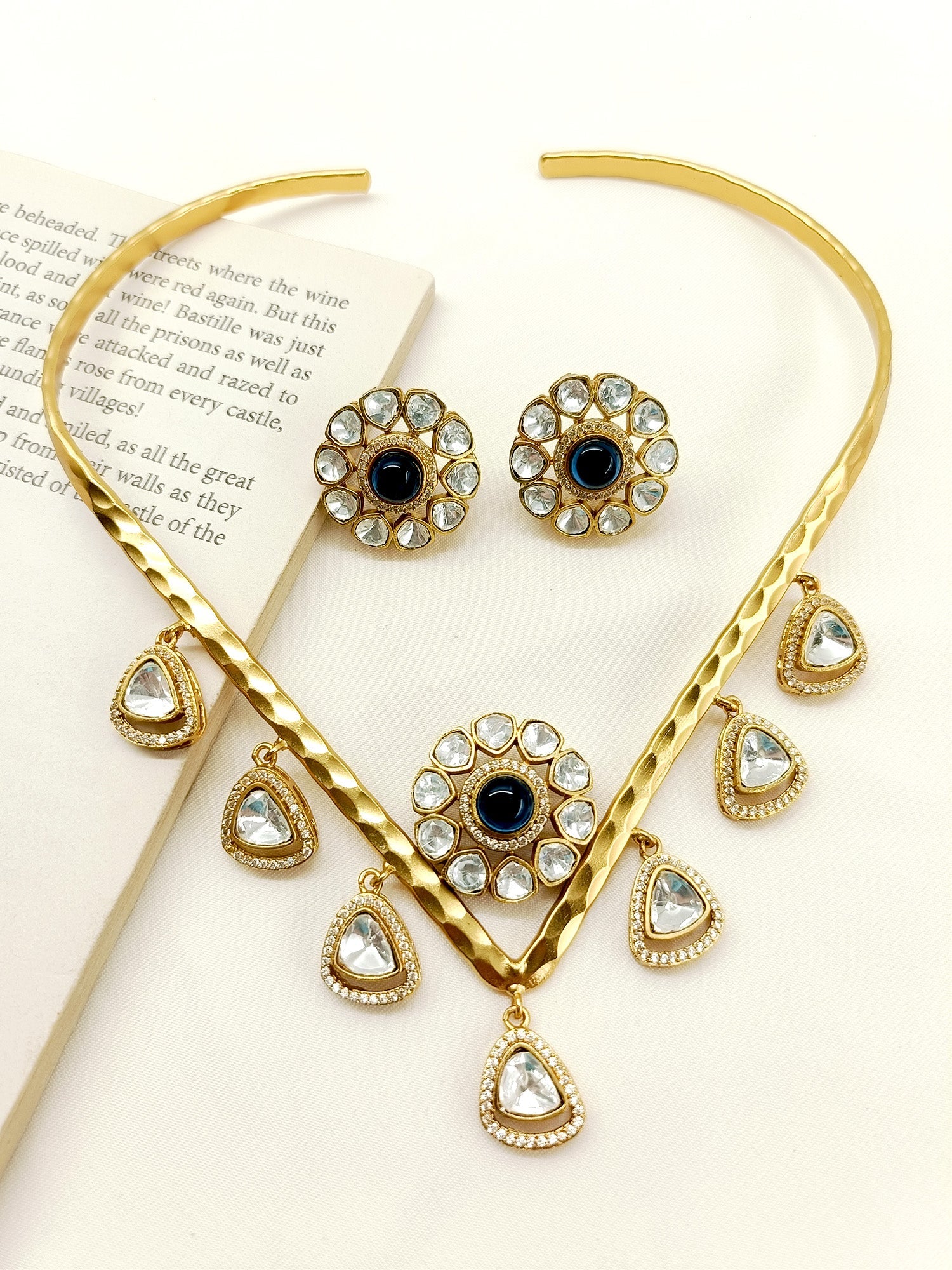 Zaida Navy Blue Hasli Style Kundan Necklace Set - qivii