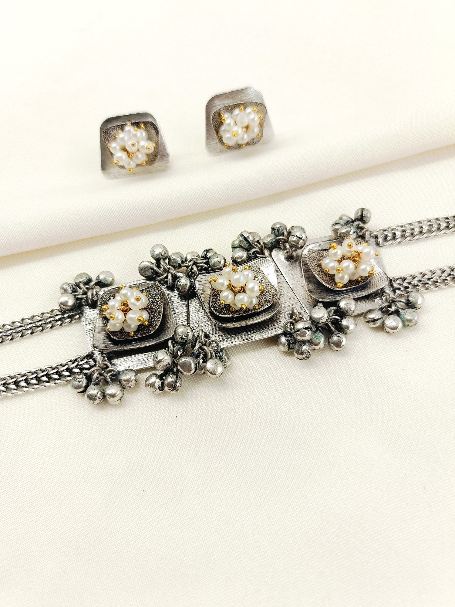 Vineeta White Pearl Oxidized Choker Set