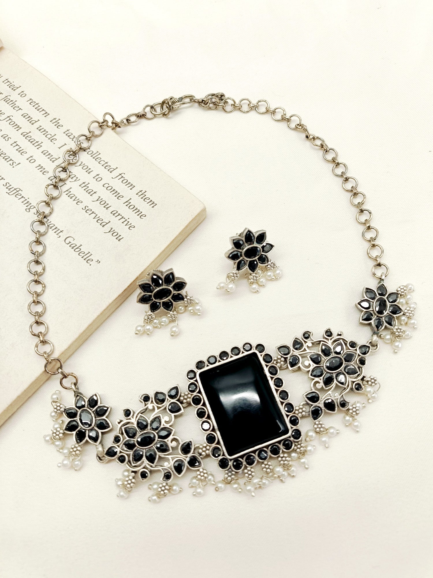 Saunika Black Oxidized Choker Set - qivii