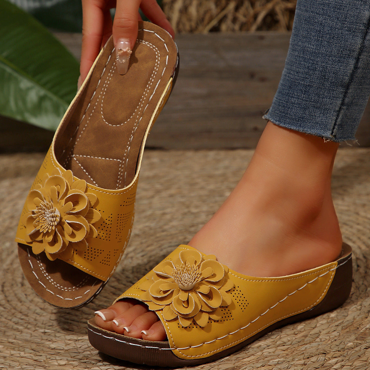 Women's Fleur Cutout Wedge Slides – Flower Appliqué Platform Sandals (US 5–11.5) (Copy)