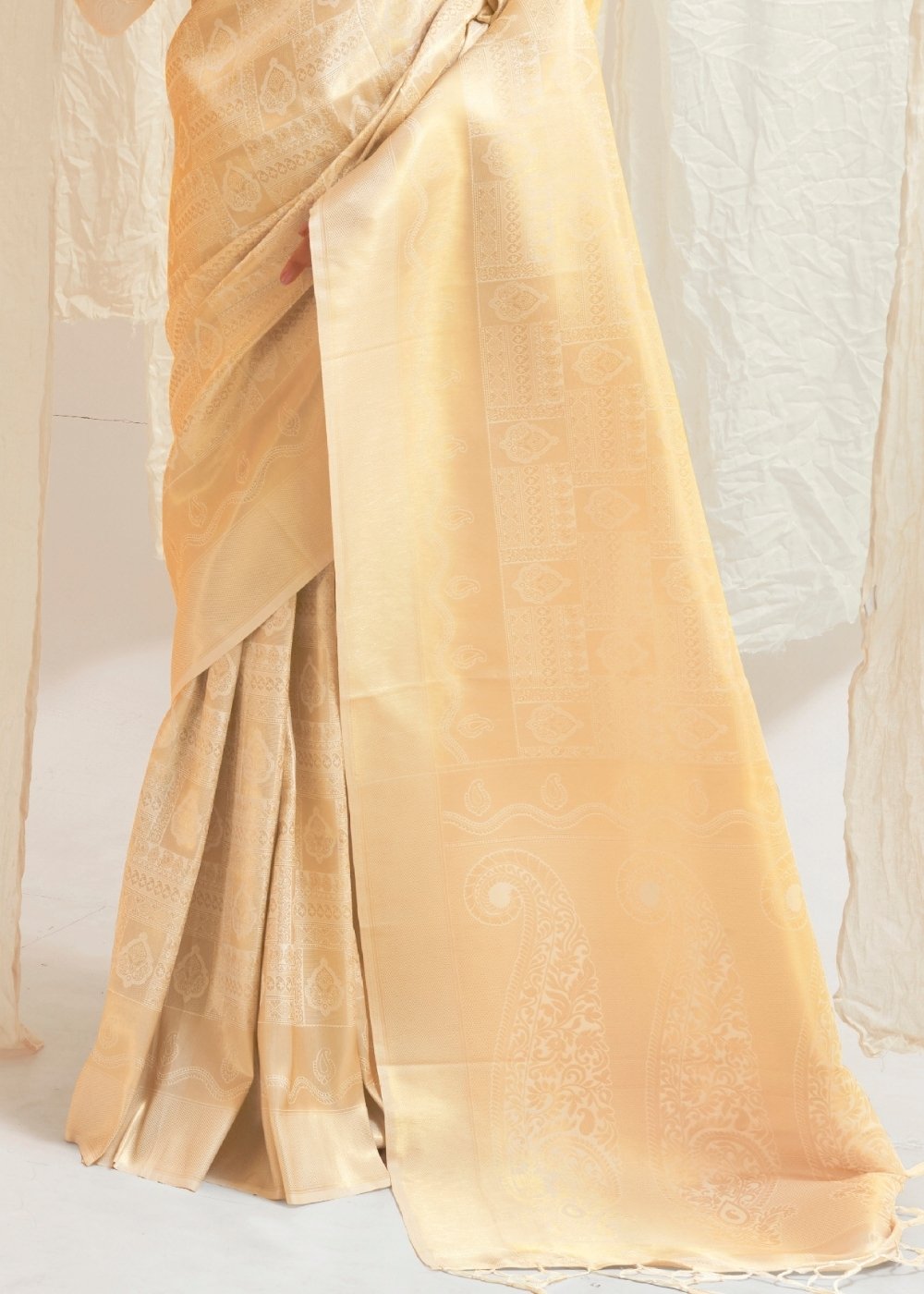 Cream White & Golden Blend Kanjivaram Silk Saree - qivii