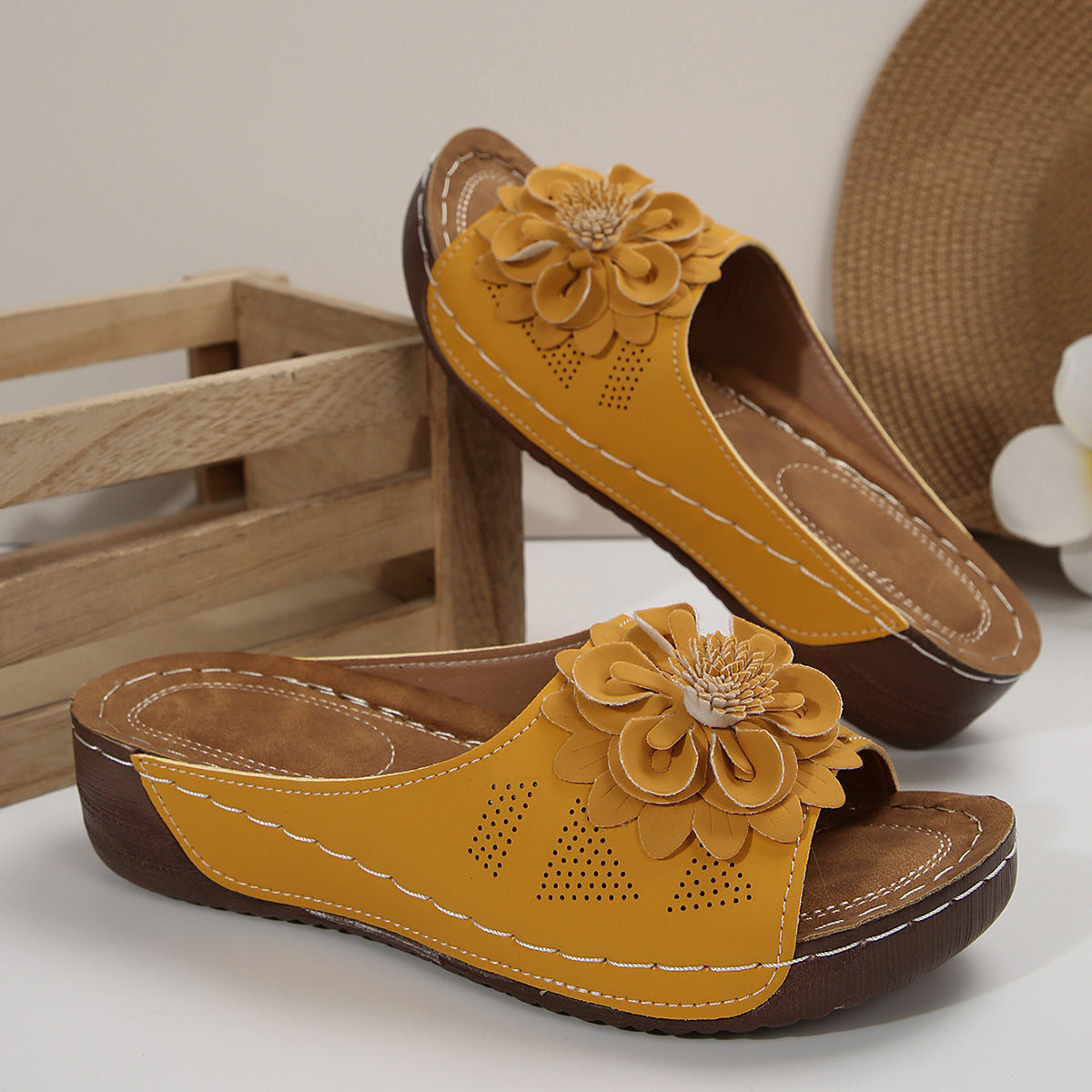 Women's Fleur Cutout Wedge Slides – Flower Appliqué Platform Sandals (US 5–11.5) (Copy)