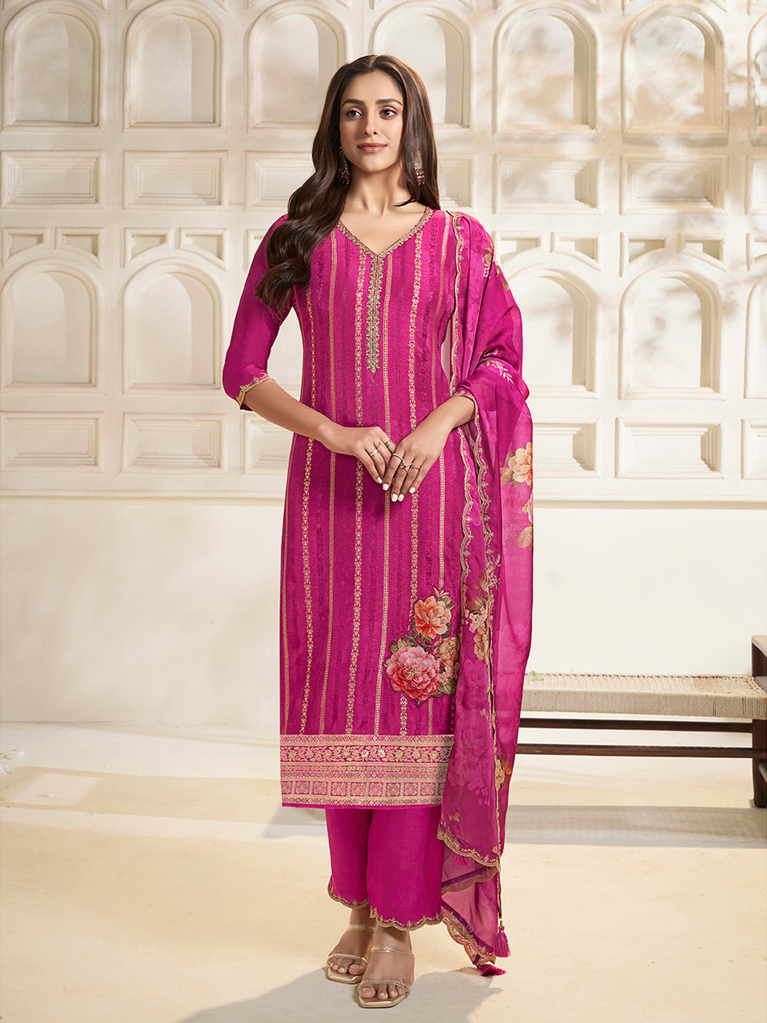 Pink Dola Silk Jacquard weave with Applique patch Kurta Suit set - qivii