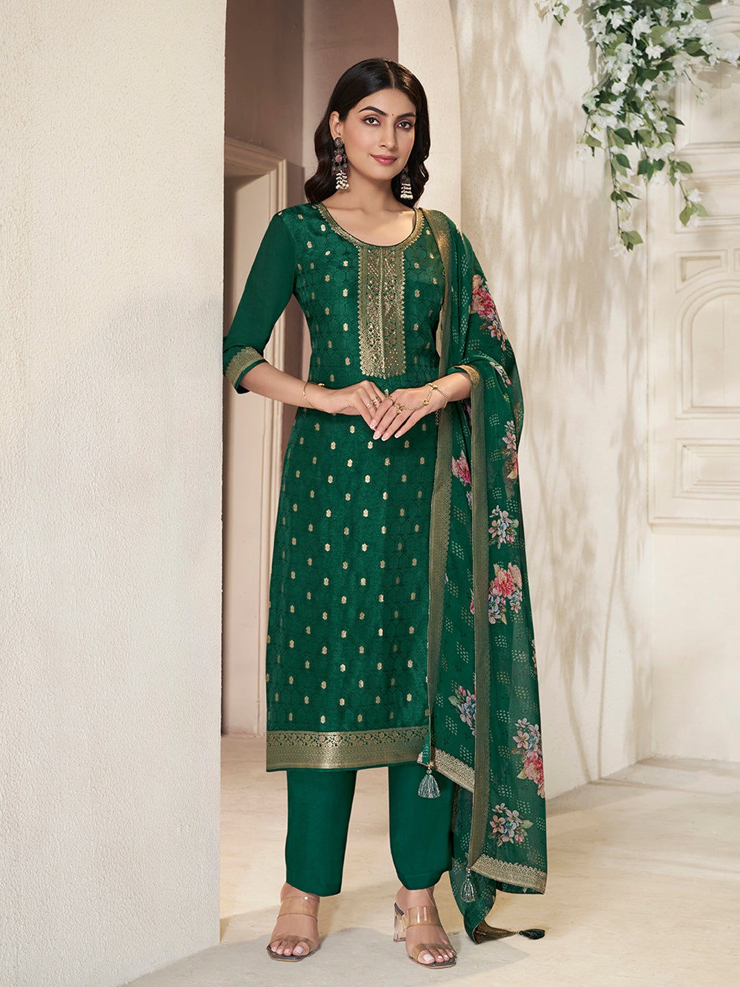 Green Dola Silk Kurta with Jacquard Weave Sequins Work Kurta Suit Set - qivii