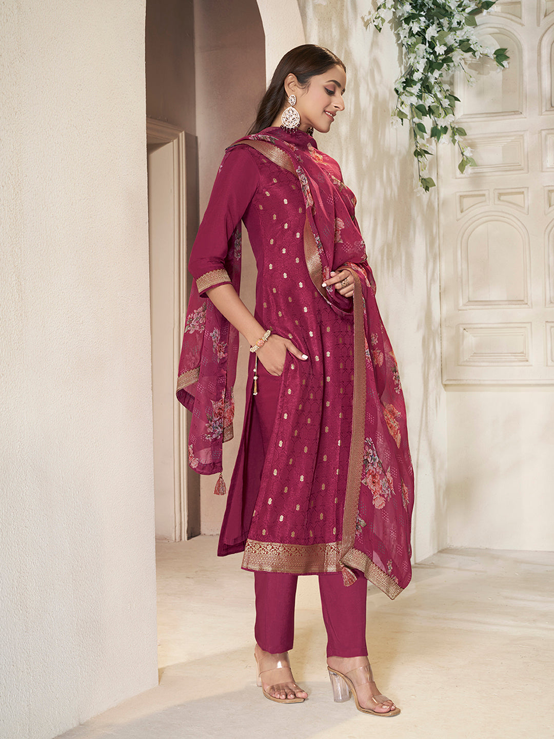 Red Dola Silk Kurta with Jacquard Weave Sequins Work Kurta Suit Set - qivii