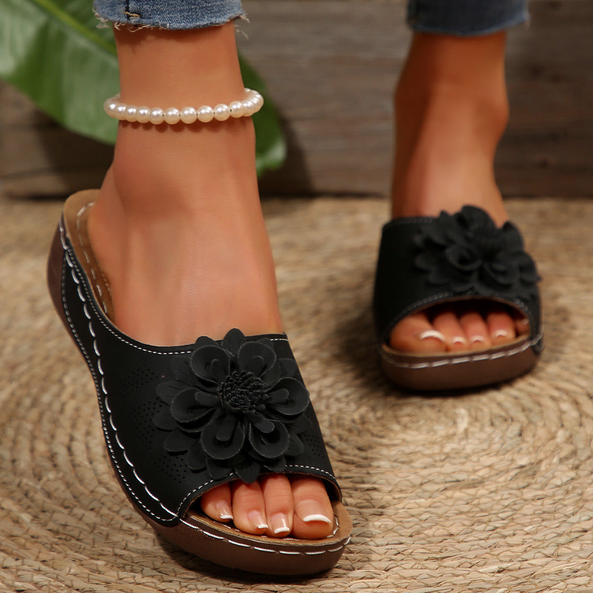 Women's Fleur Cutout Wedge Slides – Flower Appliqué Platform Sandals (US 5–11.5) (Copy)