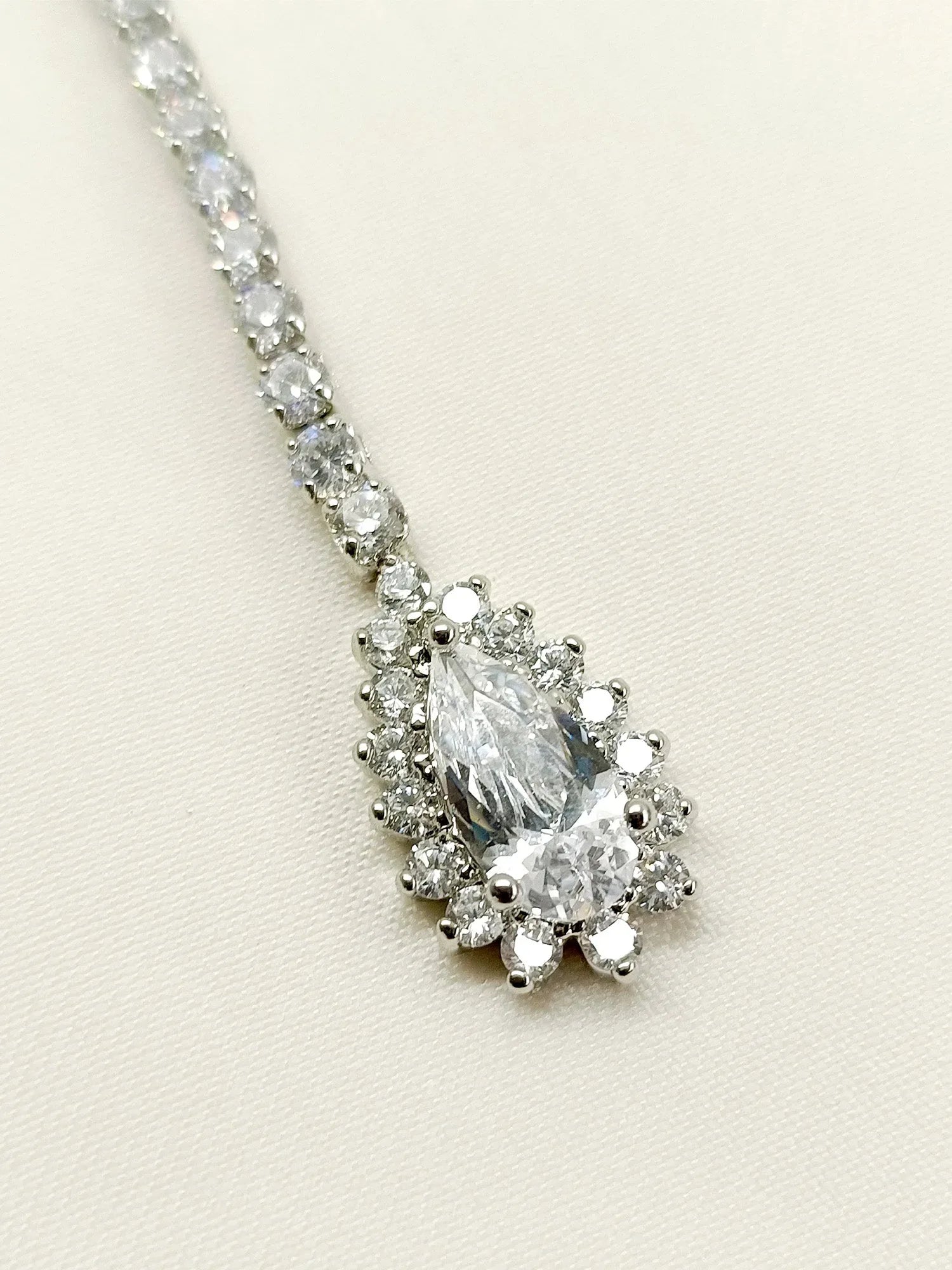 Aruna White American Diamond Maangtikka