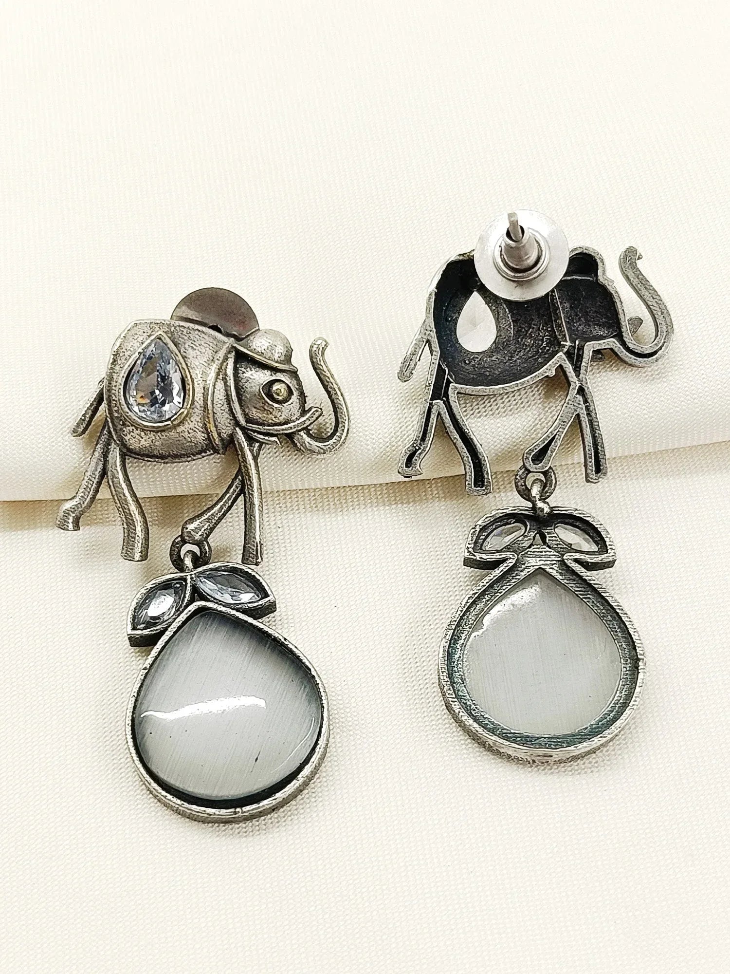 Sampriti Grey Oxidized Earring