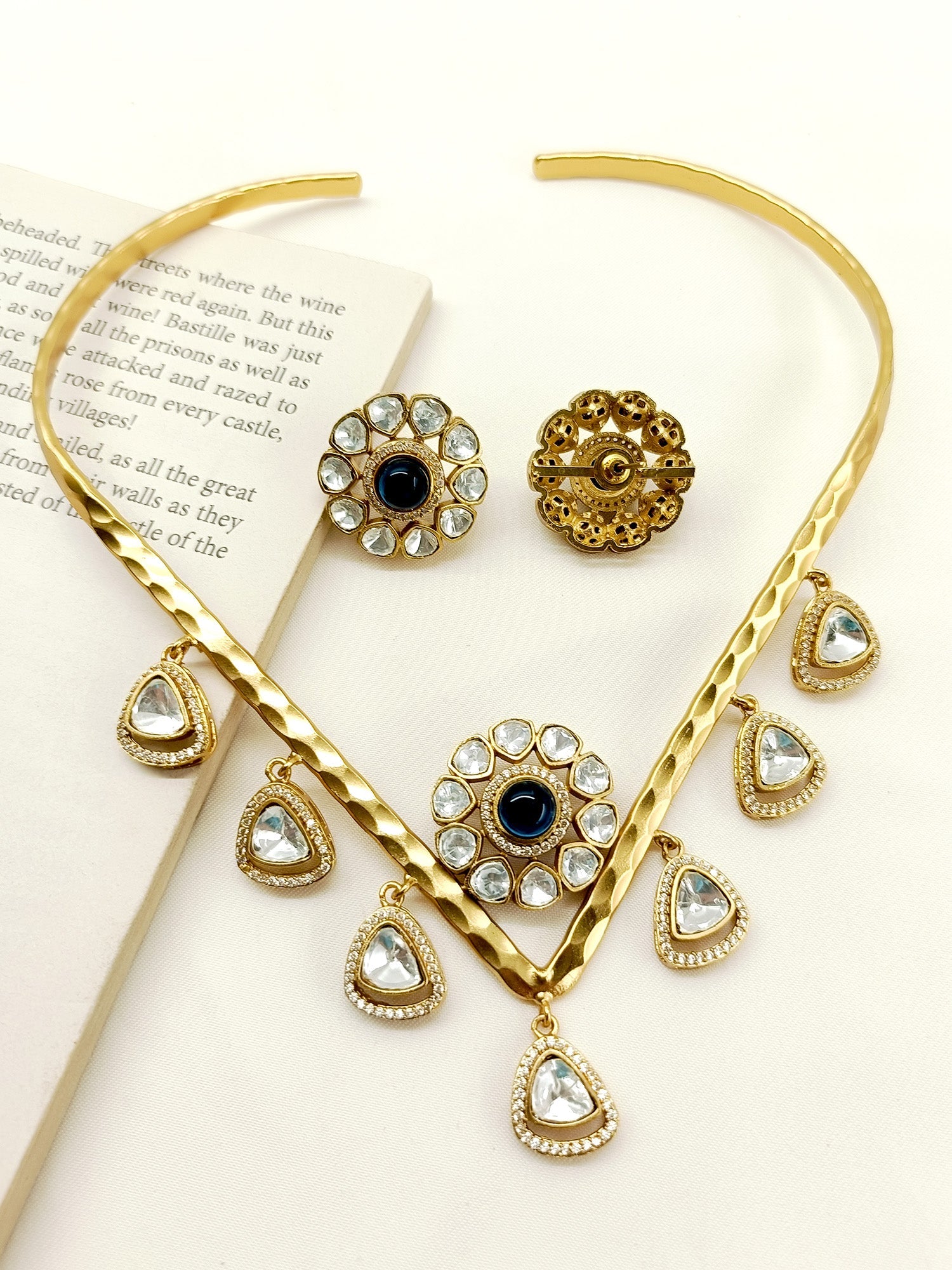 Zaida Navy Blue Hasli Style Kundan Necklace Set - qivii